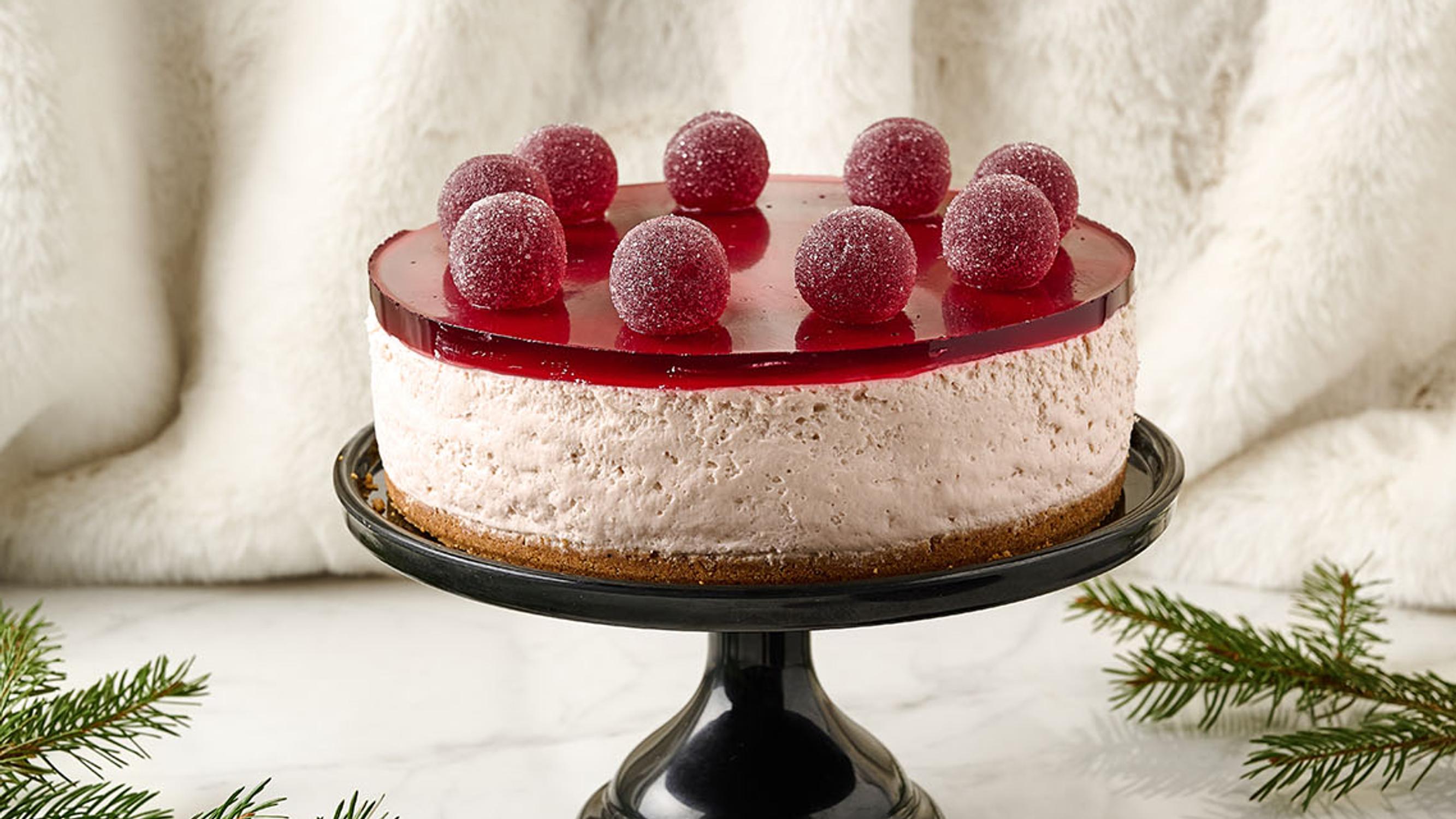 Glögikuula-juustokakku, jonka jujuna on piparipohja ja reilu tujaus glögiä – sesongin hittikakku!