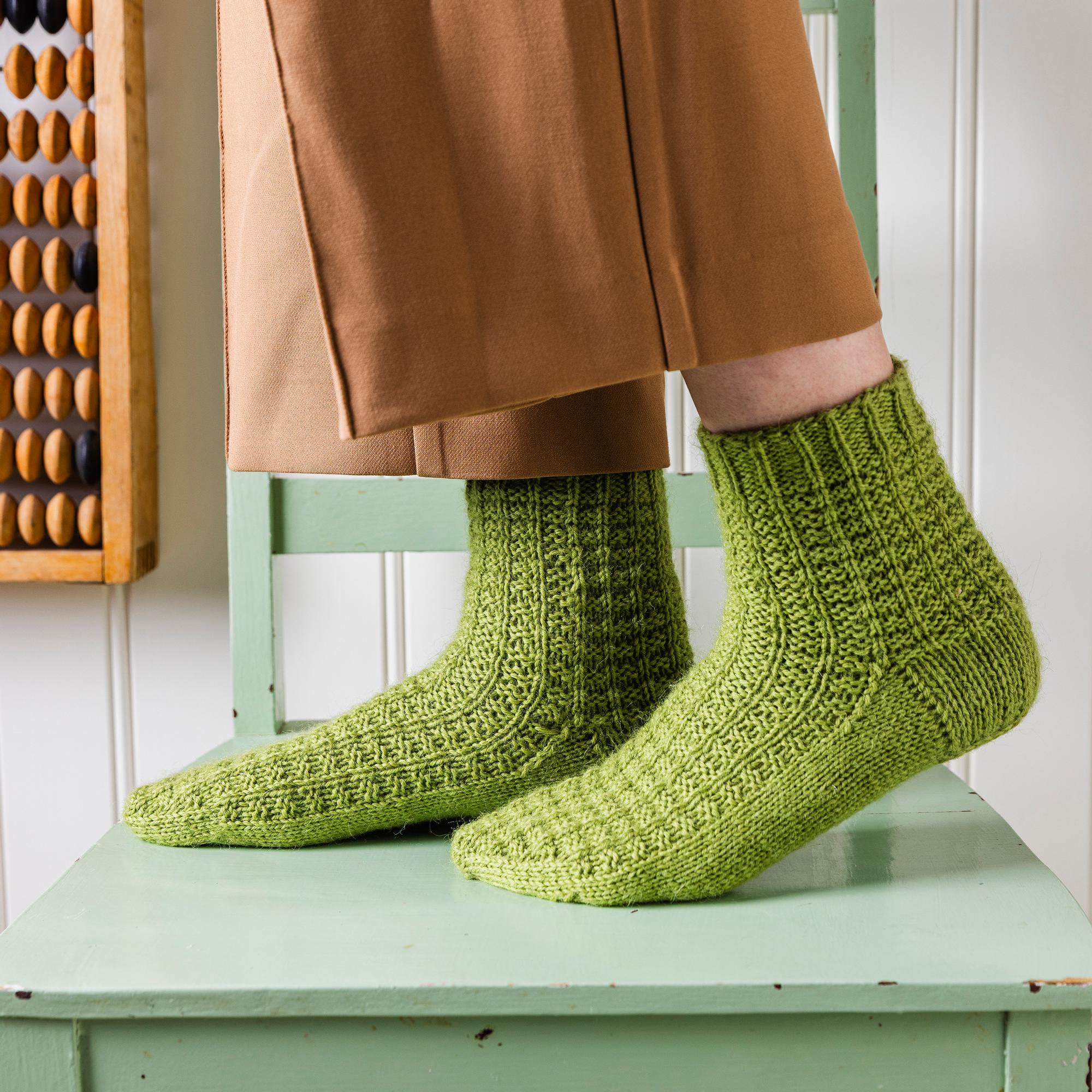 Vohvelisukat – helppo pintaneule syntyy oikeilla ja nurjilla silmukoilla