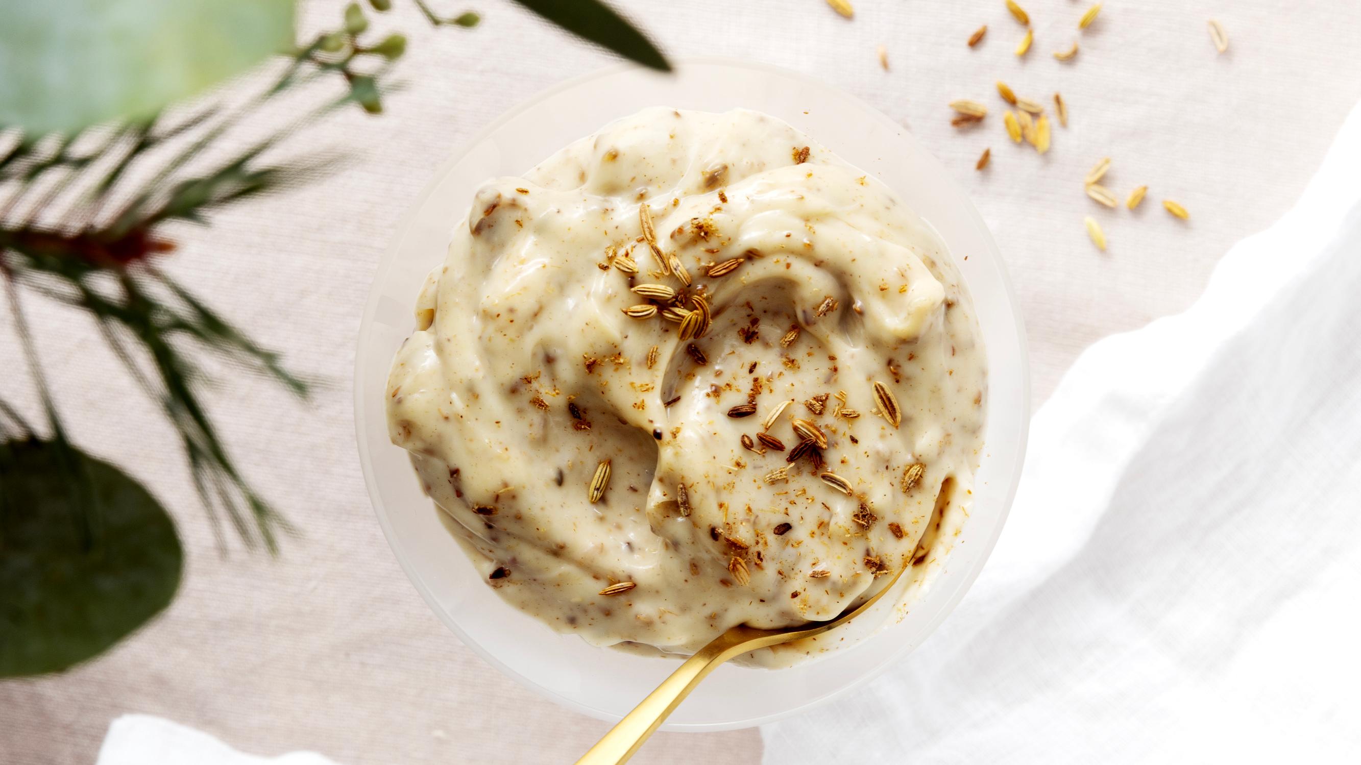 Fenkolimajoneesi – koukuttava lisukekastike maistuu paahdetuilta fenkolinsiemeniltä