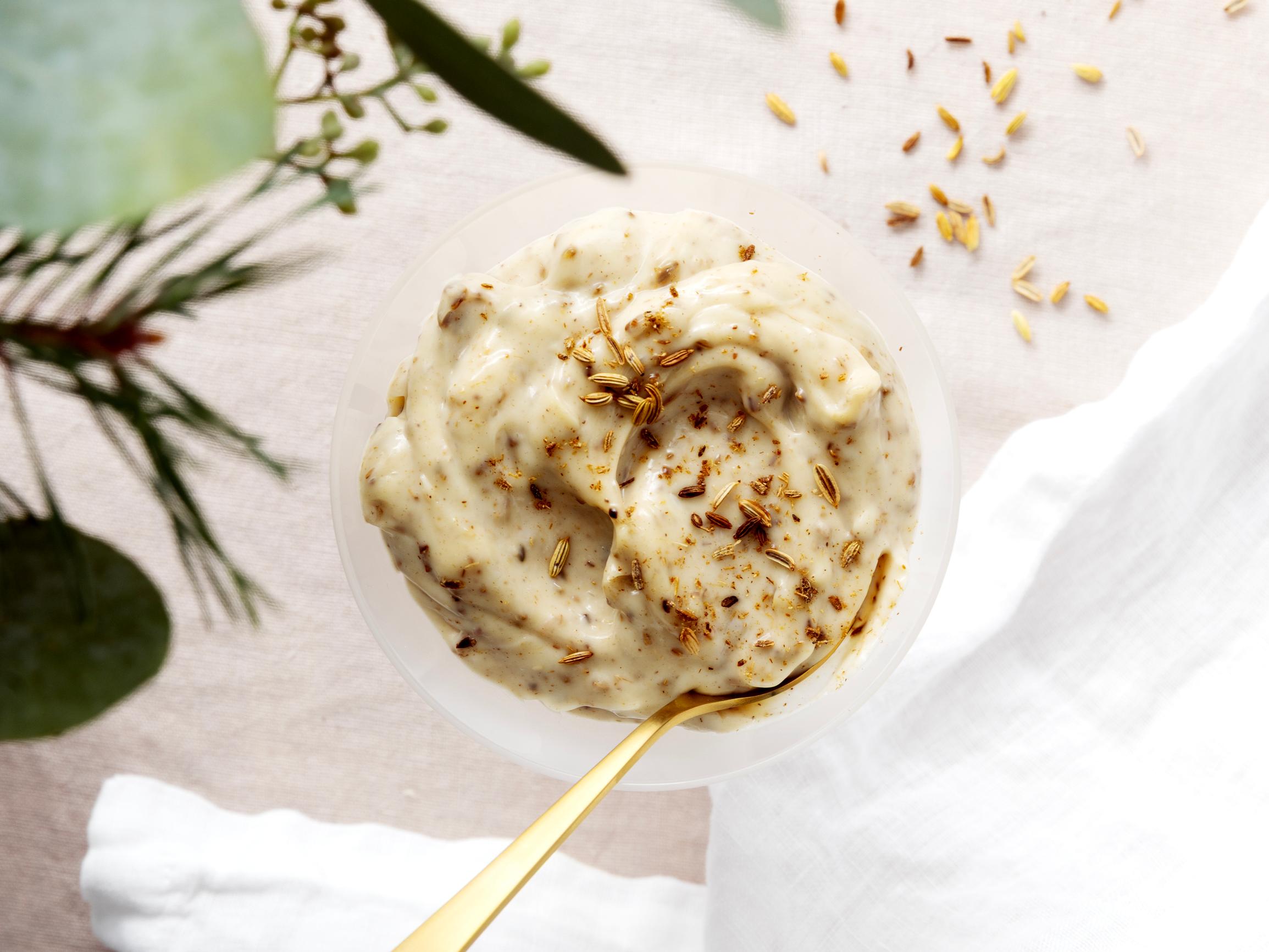 Fenkolimajoneesi – koukuttava lisukekastike maistuu paahdetuilta fenkolinsiemeniltä