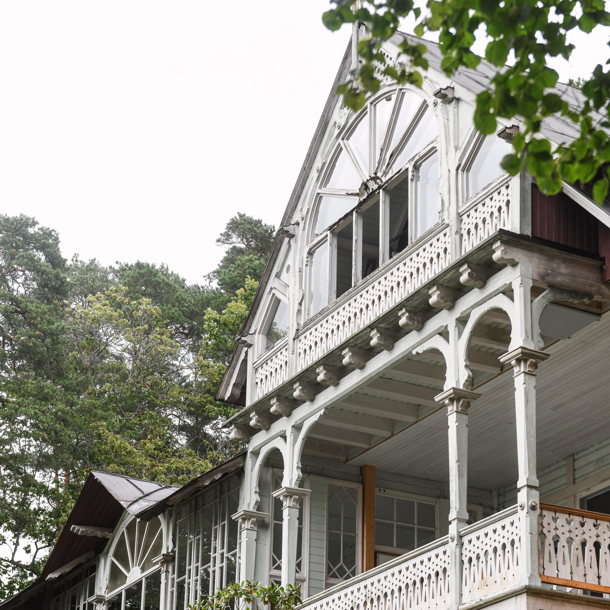 Pitsihuvilan piti tarvita vain pientä pintaremonttia: ”Talo on upea, mutta se on vienyt meiltä aika ajoin taloudelliset ja henkiset voimavarat lähes loppuun”