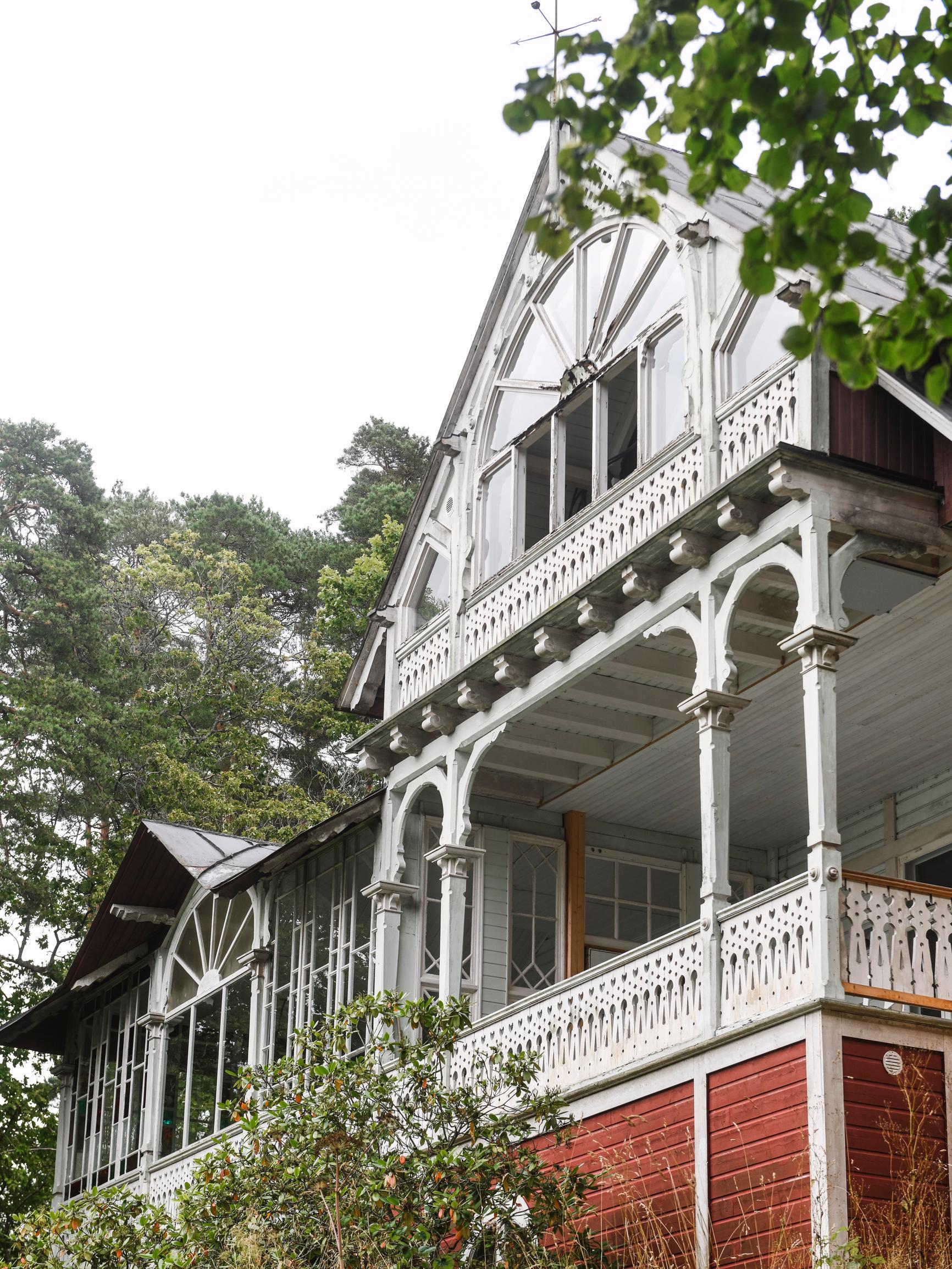 Pitsihuvilan piti tarvita vain pientä pintaremonttia: ”Talo on upea, mutta se on vienyt meiltä aika ajoin taloudelliset ja henkiset voimavarat lähes loppuun”