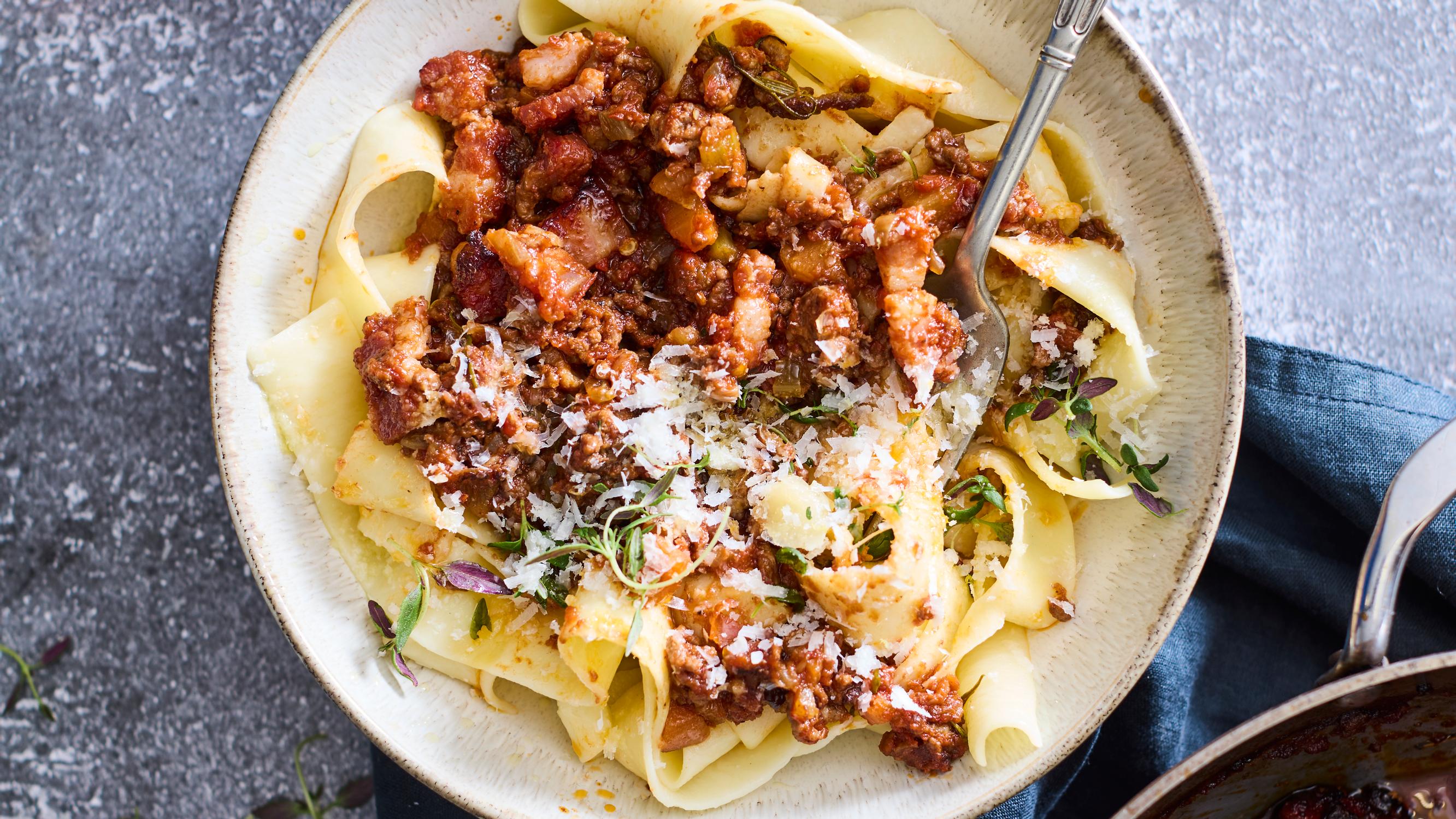 Ragù alla bolognese – aito italialainen kastike maistuu pastan kanssa