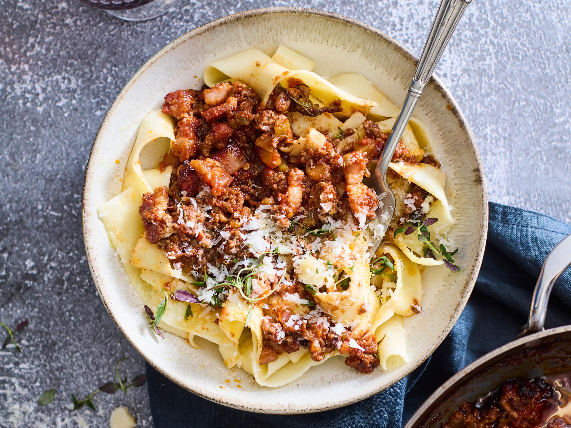 Ragù alla bolognese – aito italialainen kastike maistuu pastan kanssa