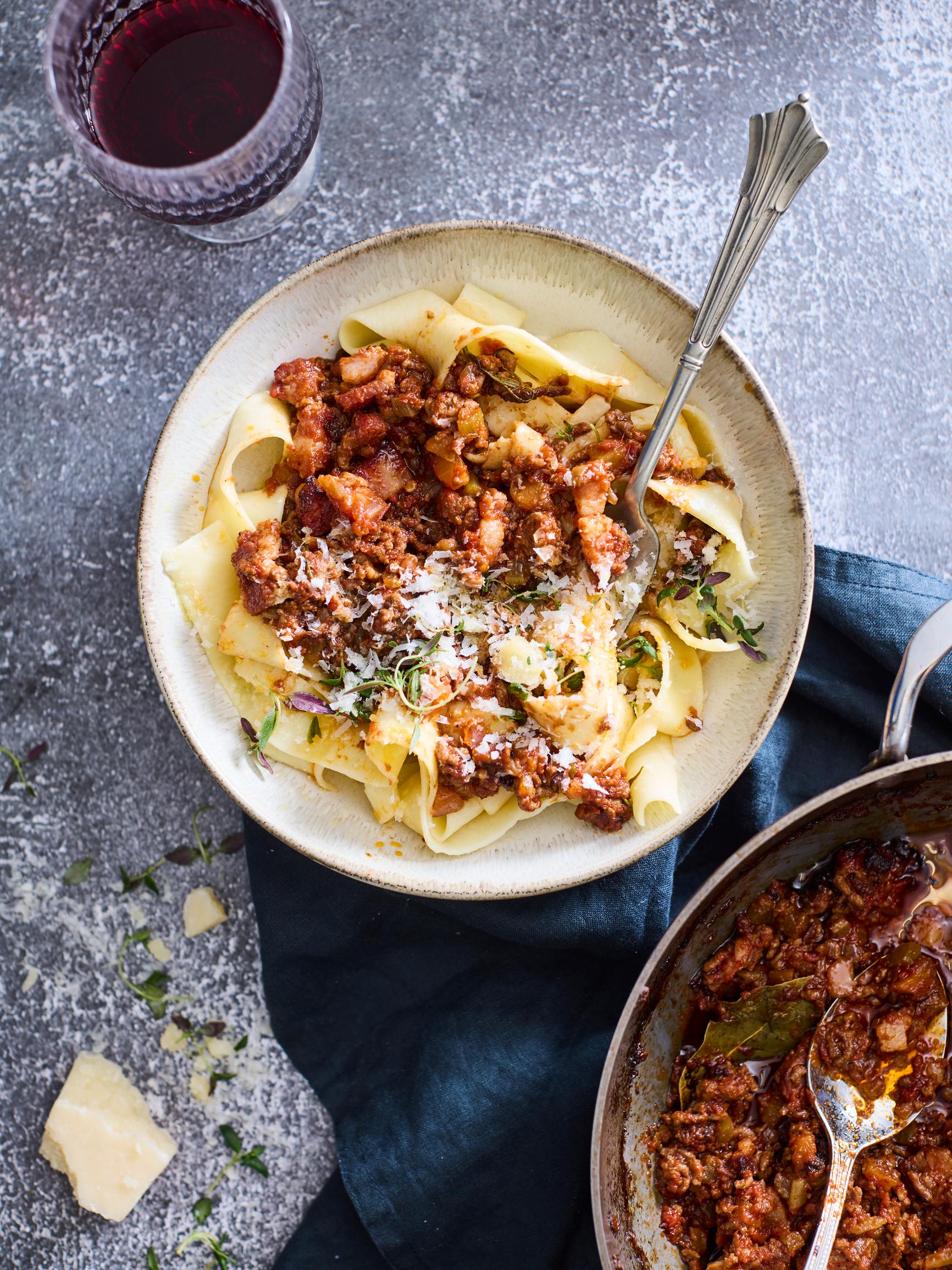 Ragù alla bolognese – aito italialainen kastike maistuu pastan kanssa