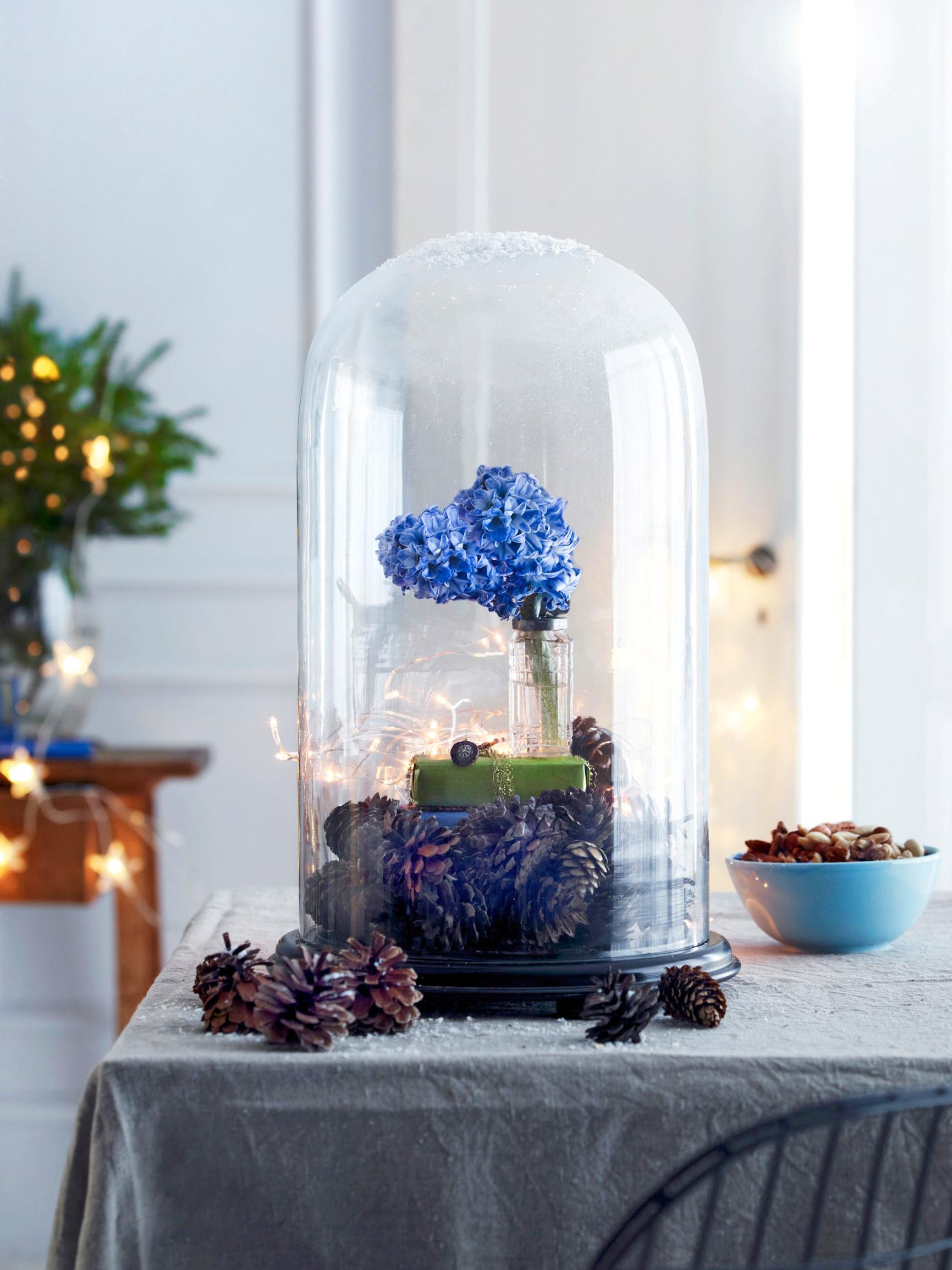 Jouluiset asetelmat syntyvät sinisellä – 5 inspiroivaa kattaus- ja koristeluideaa