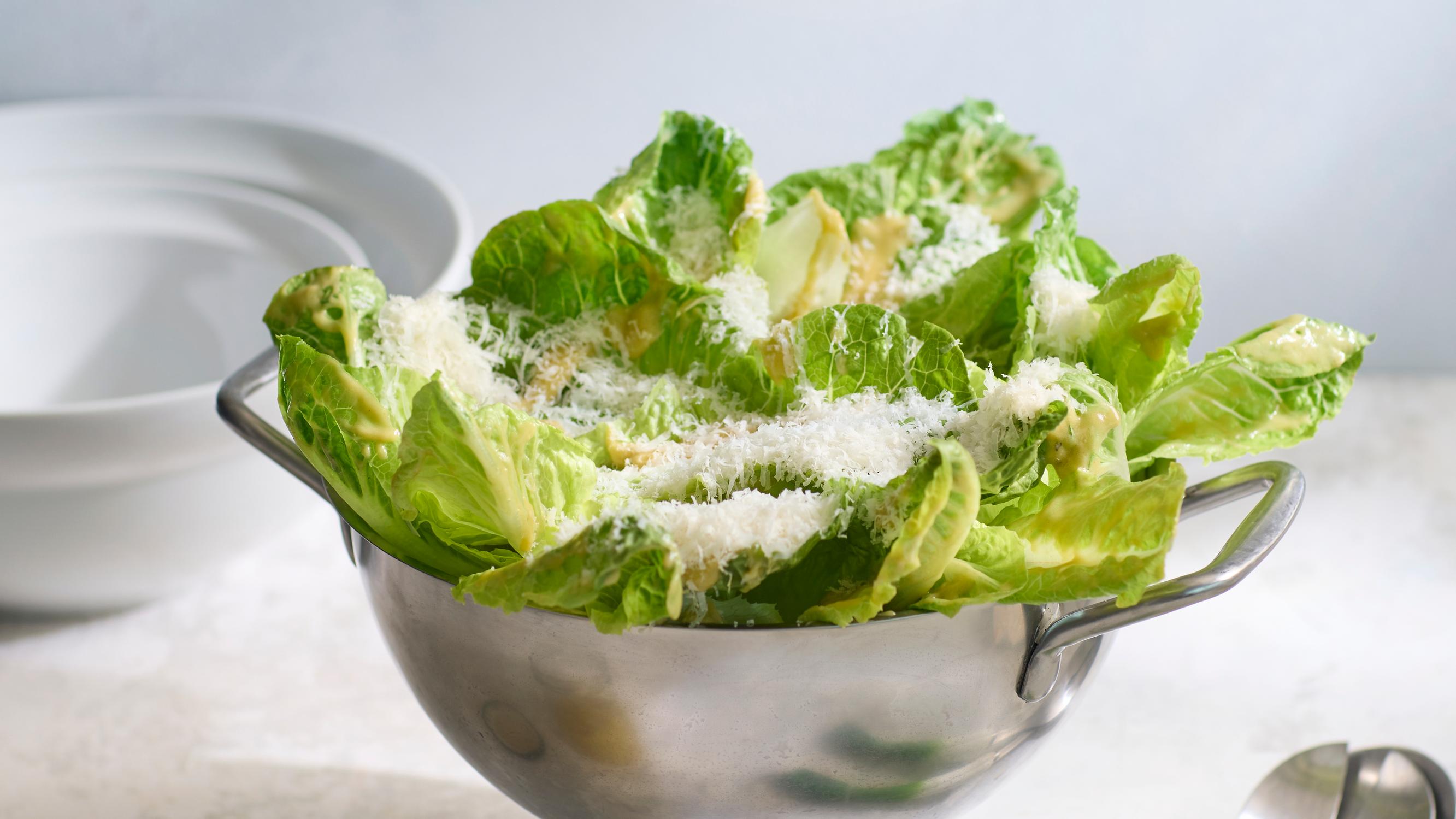 Vihersalaatti – ravintoloista tuttu rapea lisukesalaatti sopii kaiken kanssa