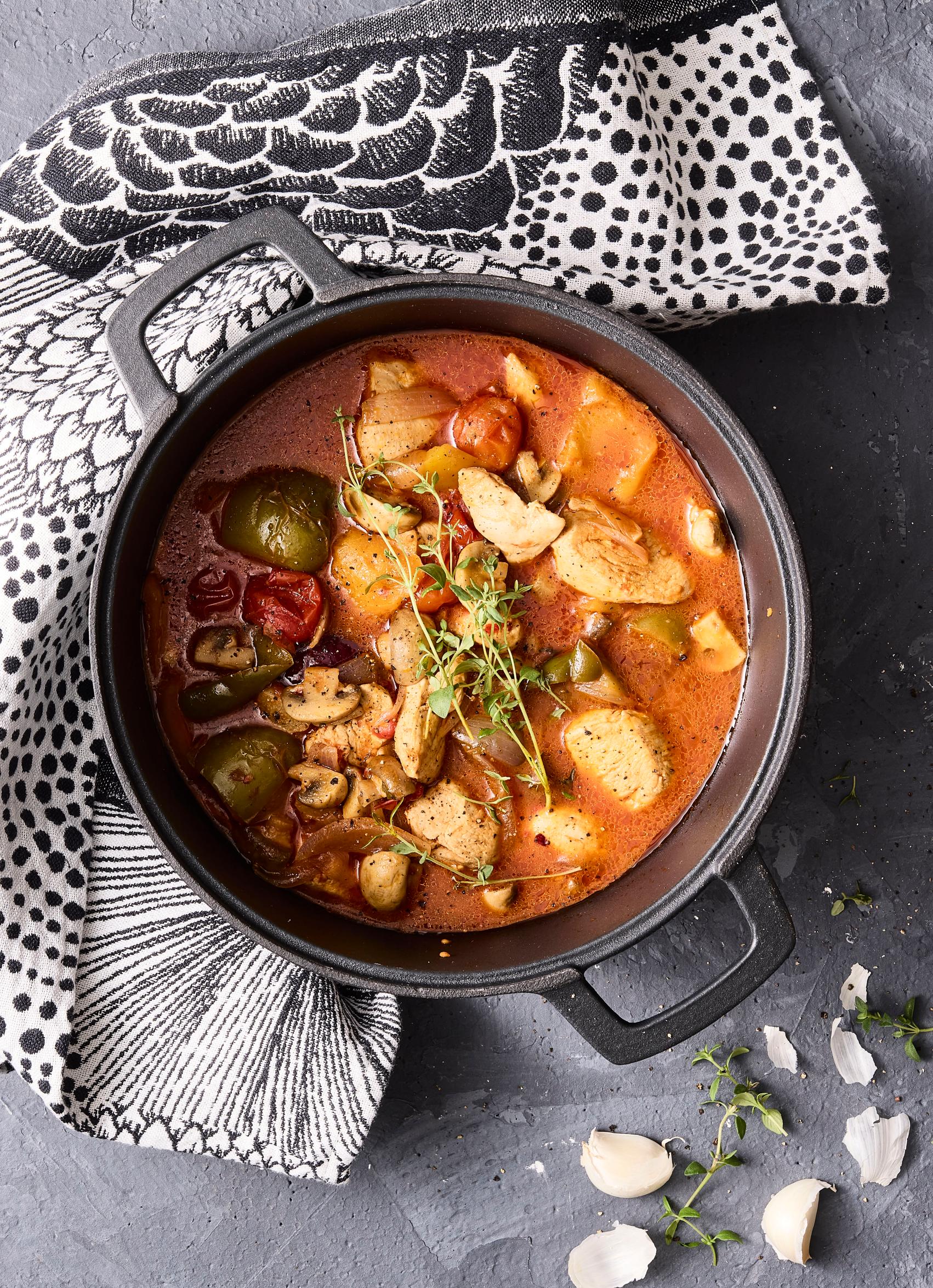 Kanapata tomaattisessa kastikkeessa