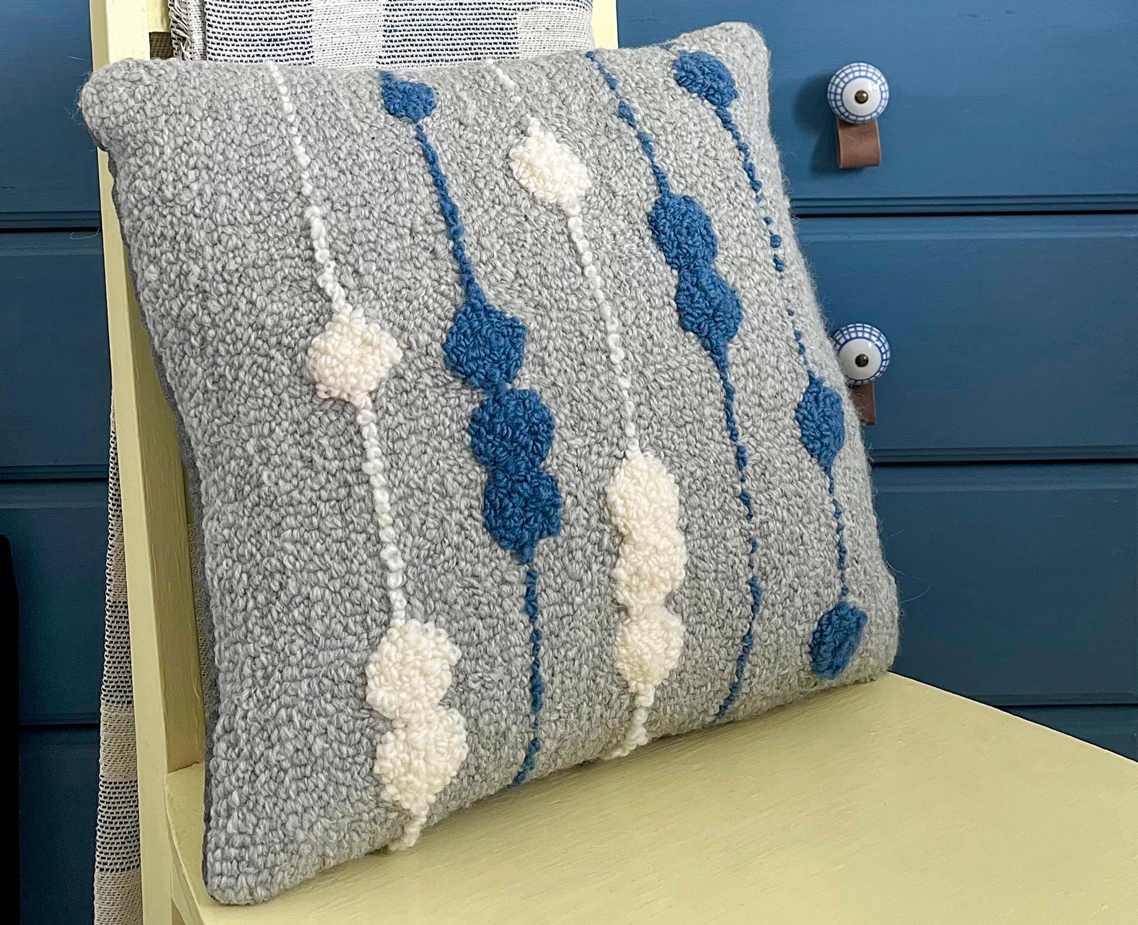 Muhkea tuftattu tyyny koristellaan helmikuviolla – näin teet omasi Lee Esselströmin ohjeella