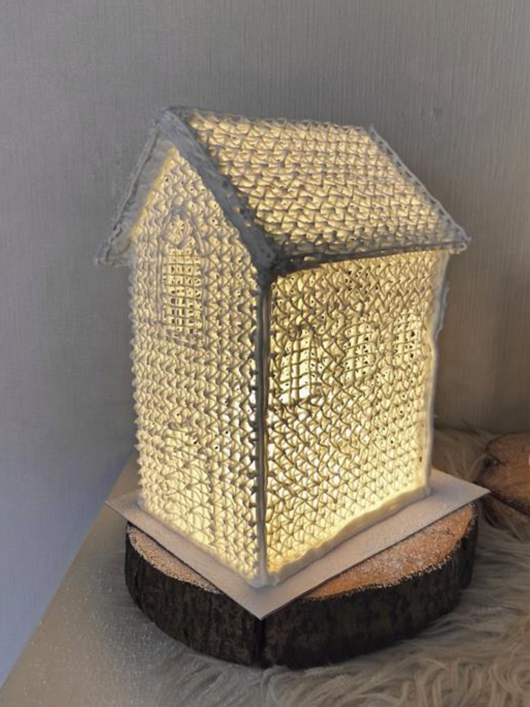 Miritsa taiteilee talolyhtyjä pelkästä pikeeristä: ”Sokerilyhtyäni on luultu virkatuksi”