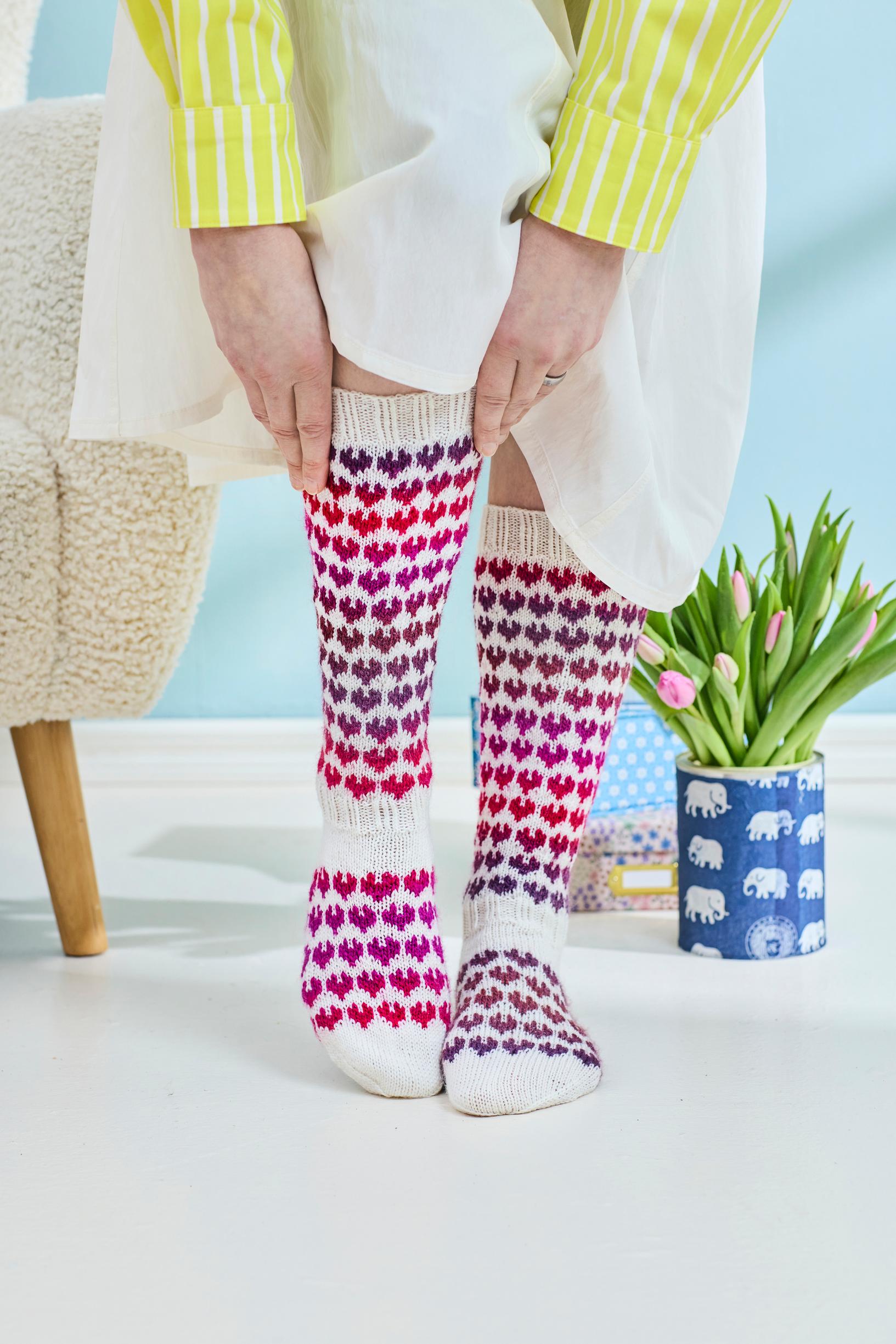 Kirjoneulotut sydänsukat