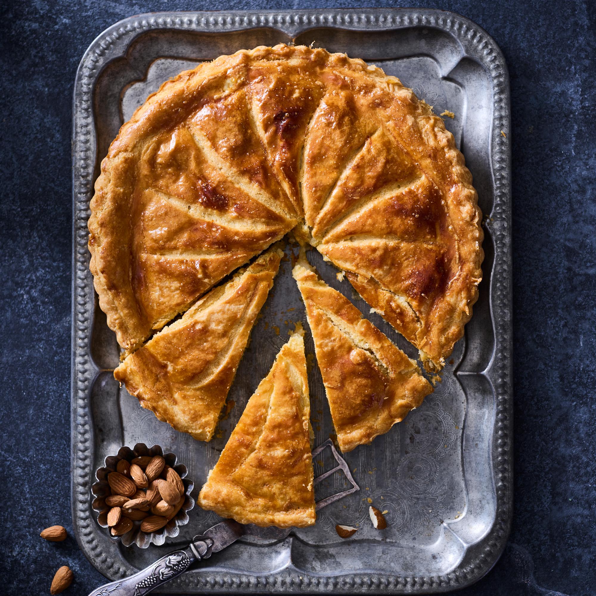 Mikä ihmeen kuninkaiden torttu eli Galette des rois? Ranskalainen loppiais­kakku sisältää havitellun yllätyksen