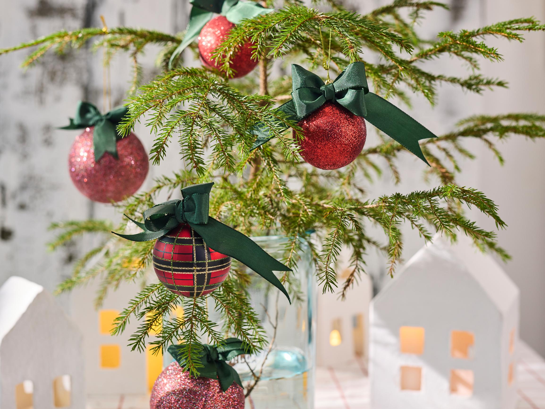 Kaunis kerrottu rusetti syntyy helpolla sormikikalla – katso ohje!