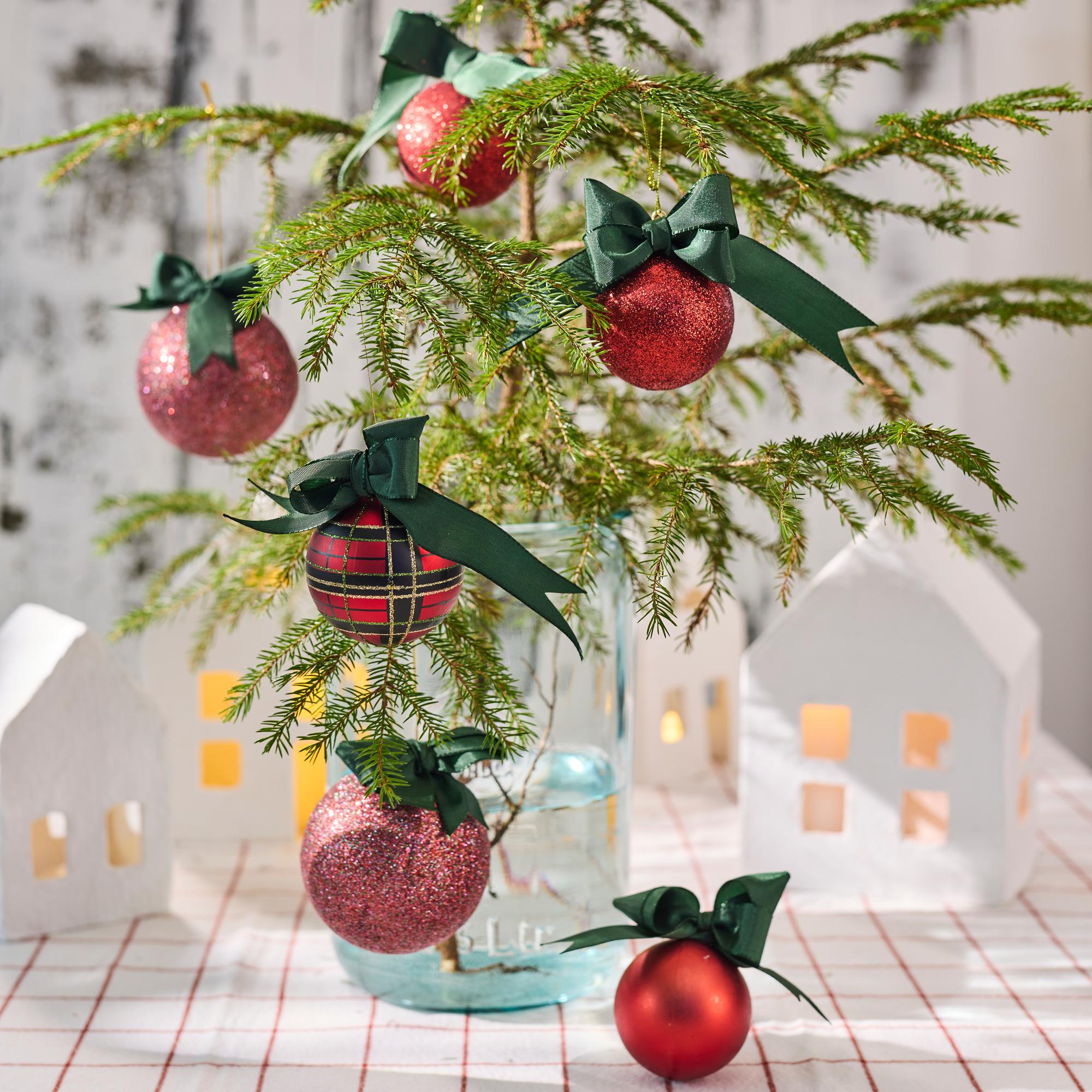 Kaunis kerrottu rusetti syntyy helpolla sormikikalla – katso ohje!