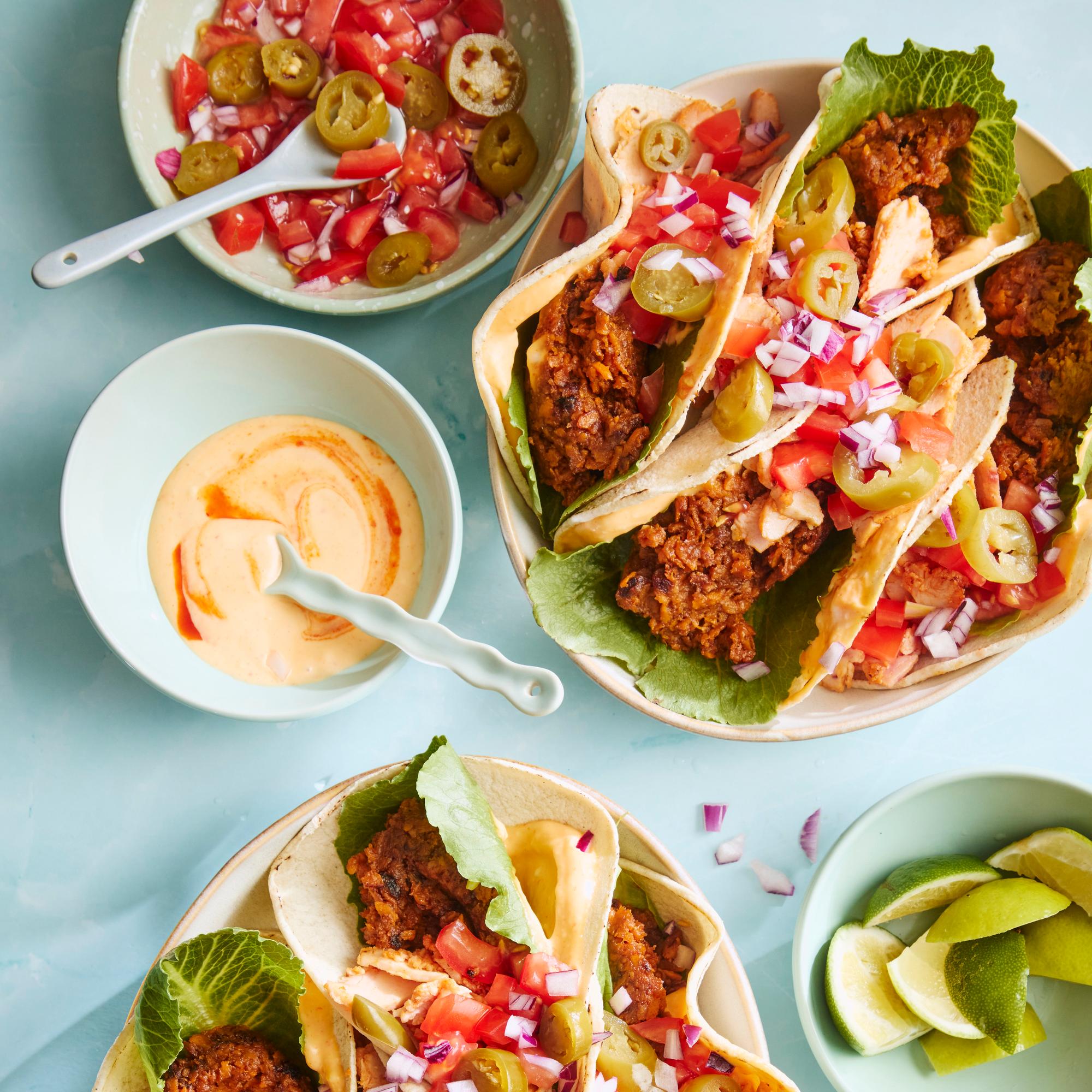 Kana-bataattitacot – muhkeiden tacojen juju on pannulla paistettu mausteinen bataattiraaste