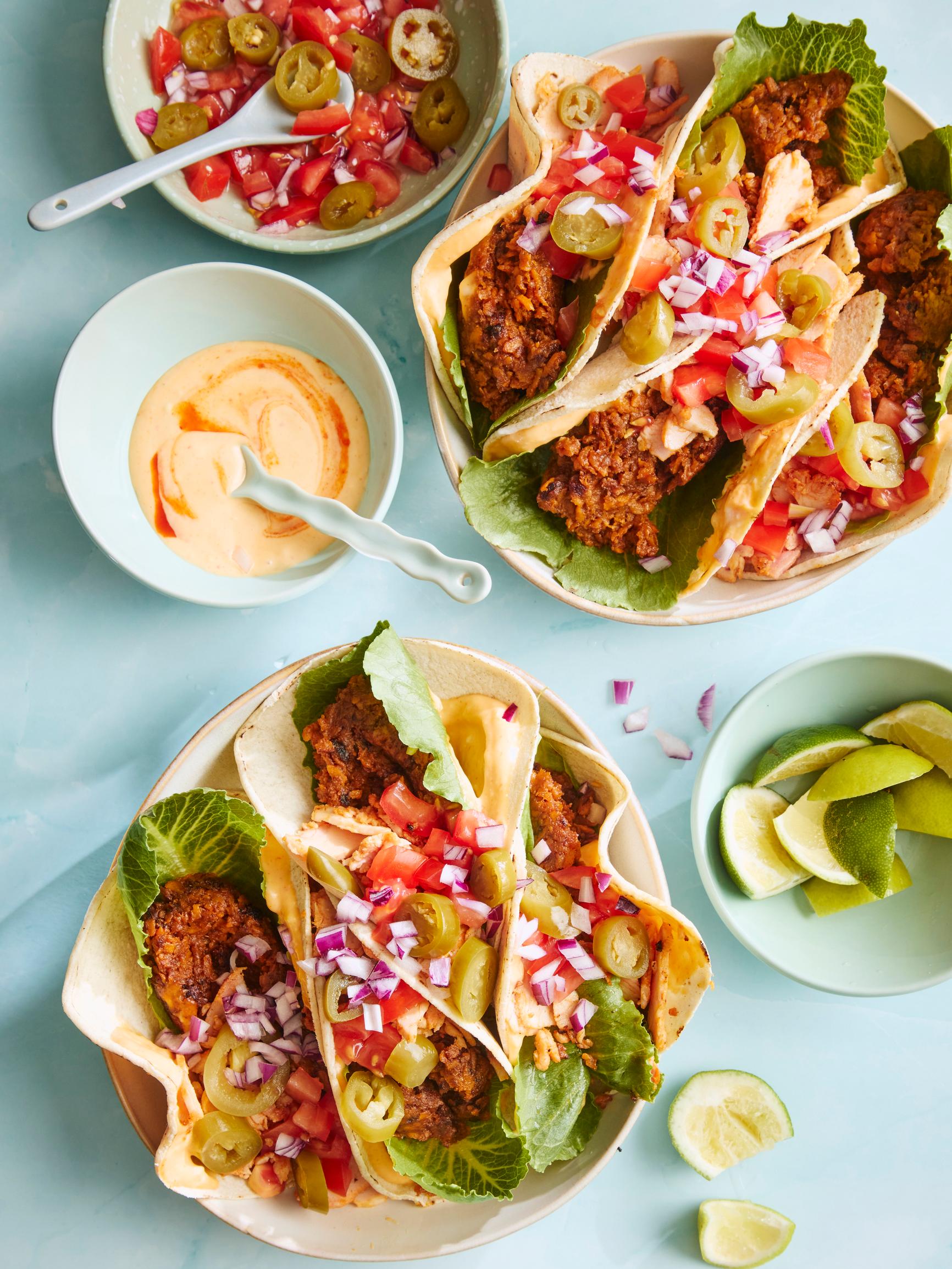 Kana-bataattitacot – muhkeiden tacojen juju on pannulla paistettu mausteinen bataattiraaste