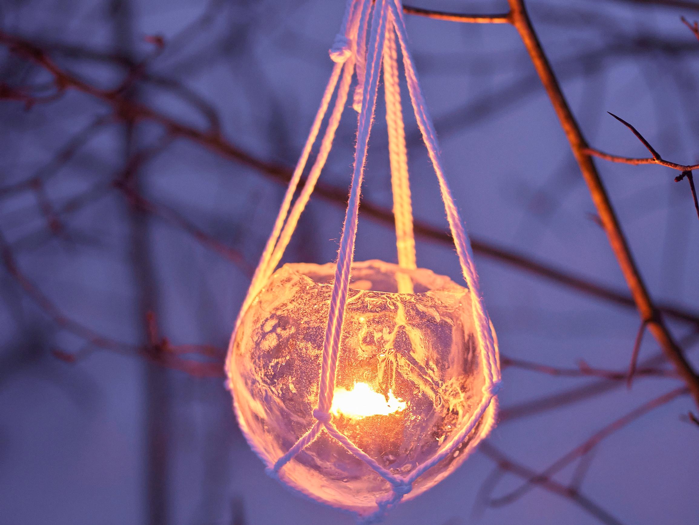 Jääamppeli syntyy helposti ilmapallon avulla – ripusta lyhty pihalle tai parvekkeelle