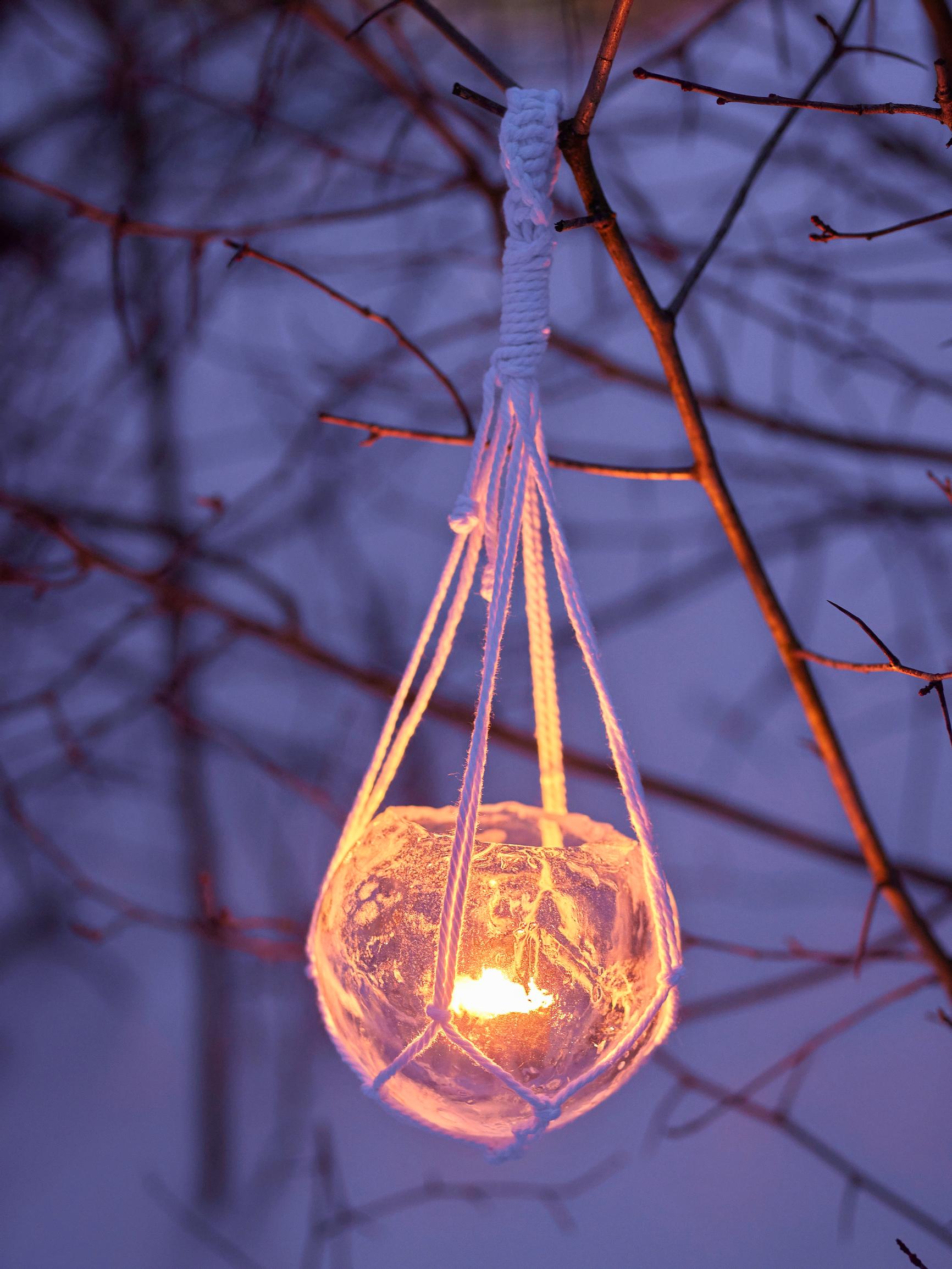 Jääamppeli syntyy helposti ilmapallon avulla – ripusta lyhty pihalle tai parvekkeelle