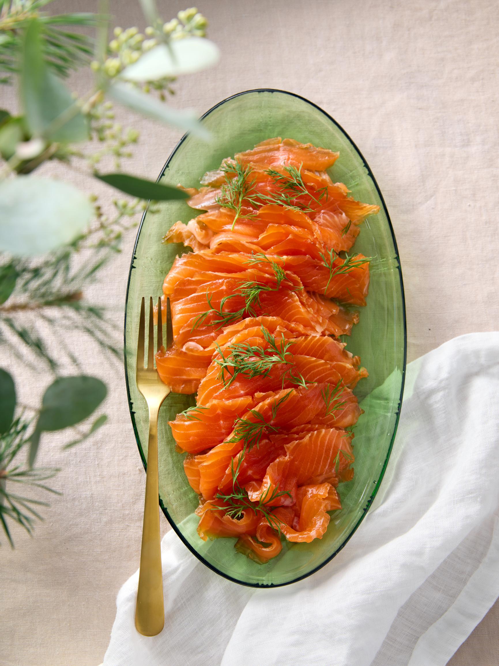 Graavilohi muscovadosokerilla – perinteinen kalaherkku saa lakritsisen vivahteen 