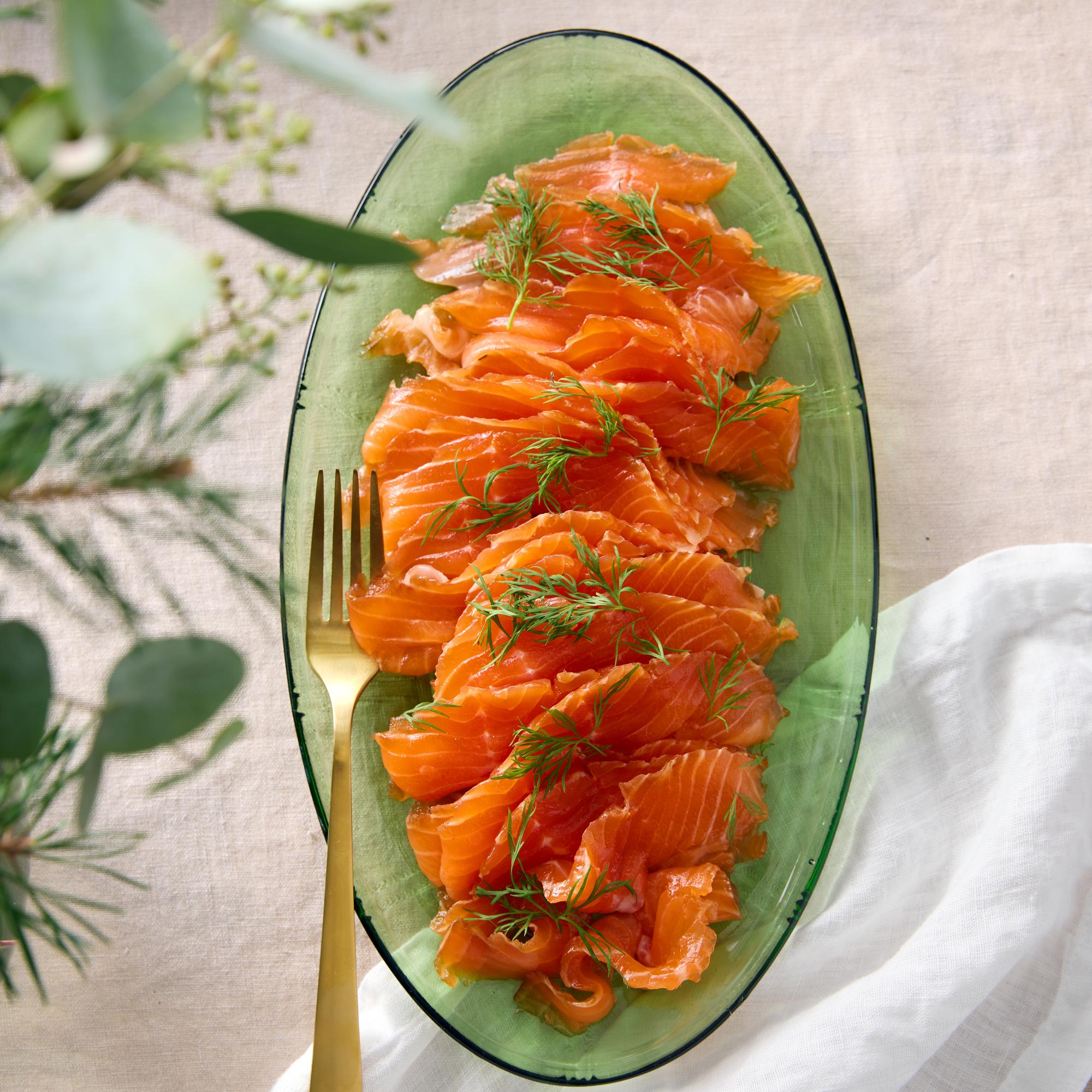 Graavilohi muscovadosokerilla – perinteinen kalaherkku saa lakritsisen vivahteen 