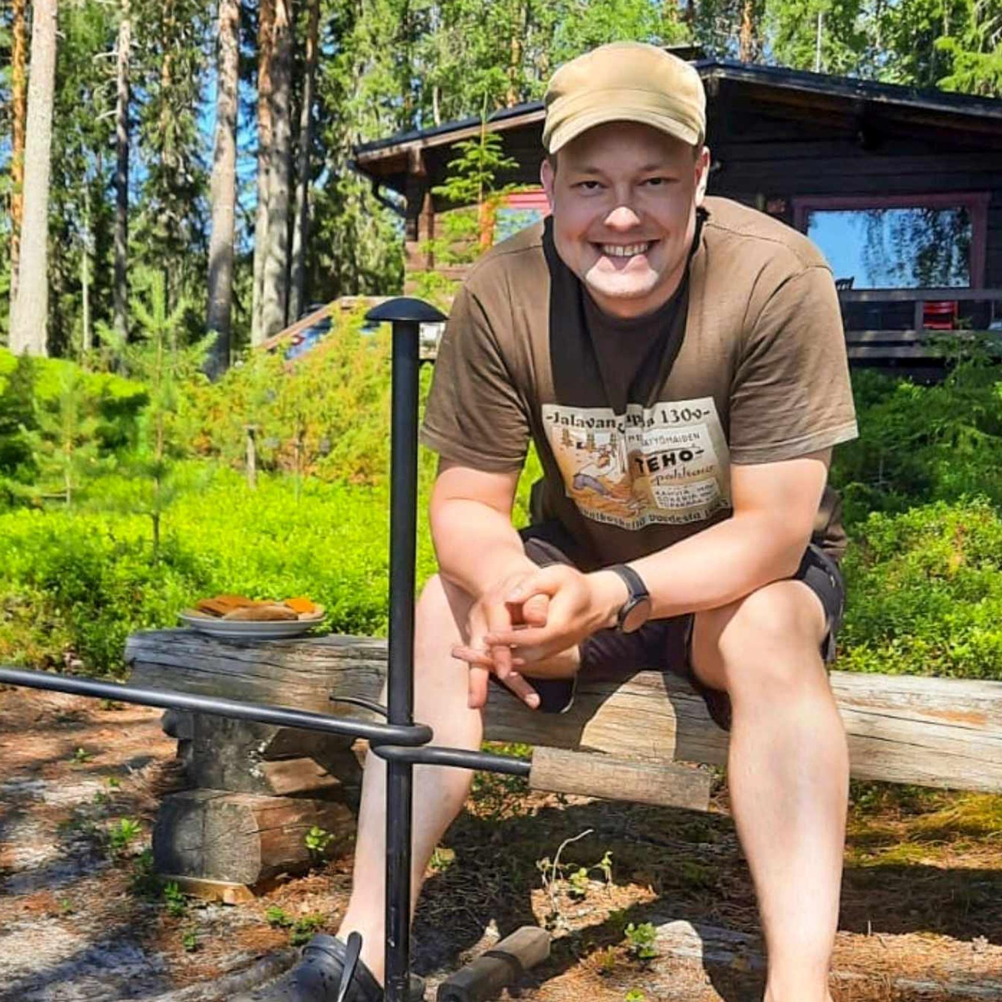 Ylen säätiedotuksista tuttu meteorologi Elias Paakkanen paljastaa yllättävän mökkitoiveensa – ja nuoruuden tempauksen, joka naurattaa vieläkin