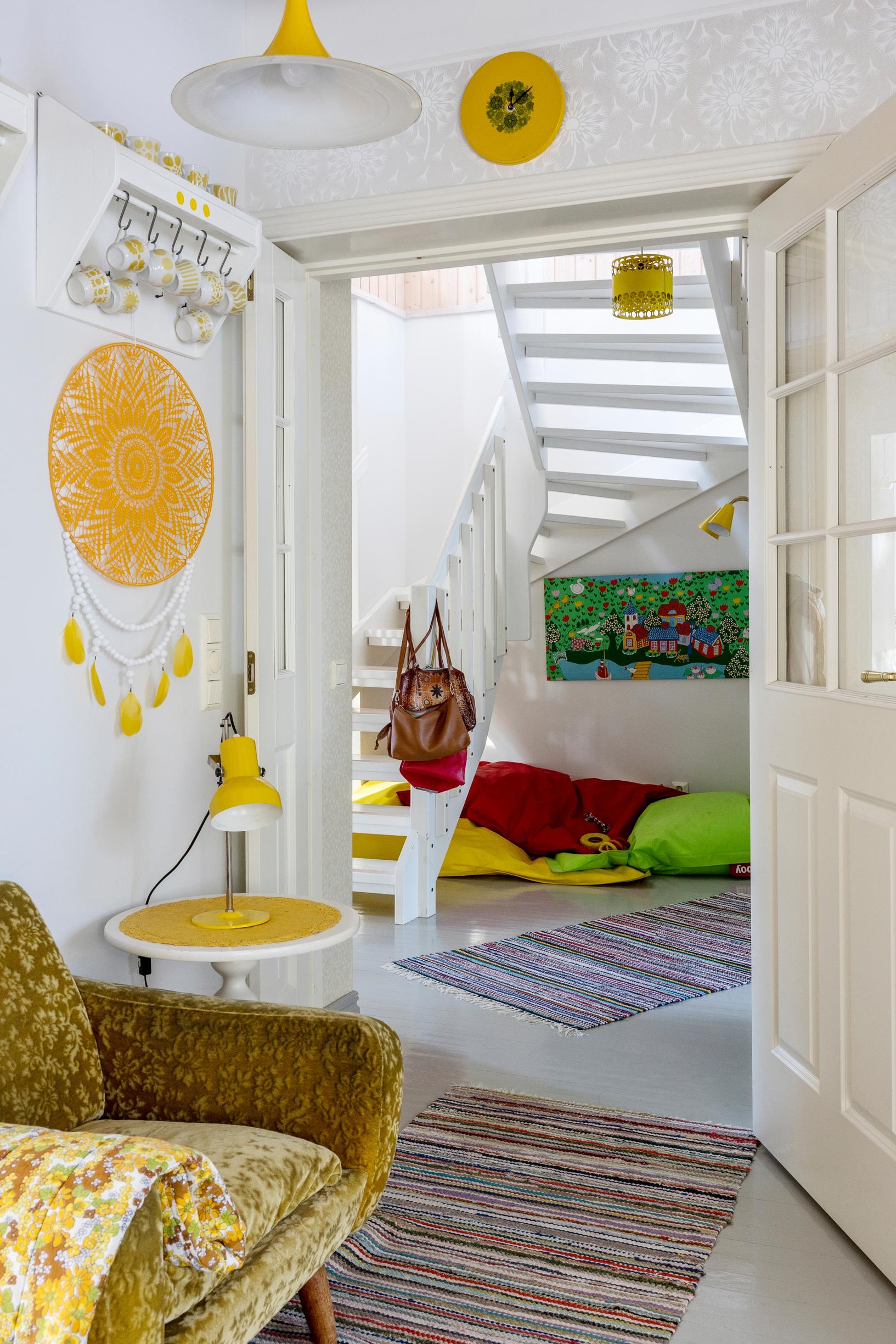 rappusten alla sijaitseva löhönurkkaus.