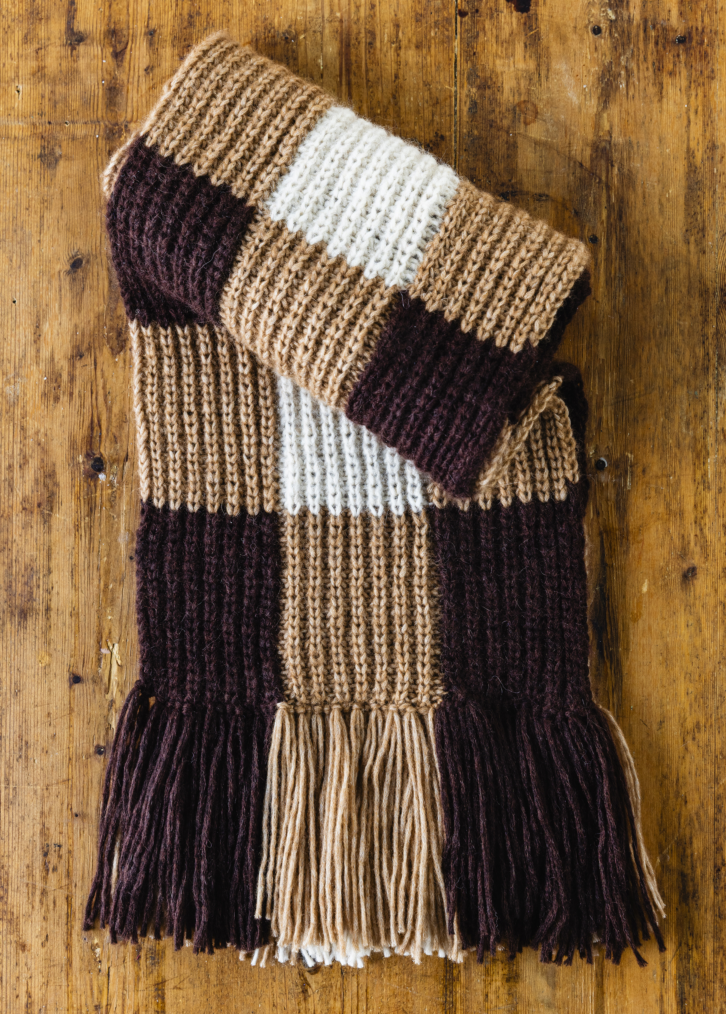 Checkered scarf: try our free pattern for knitting a scarf