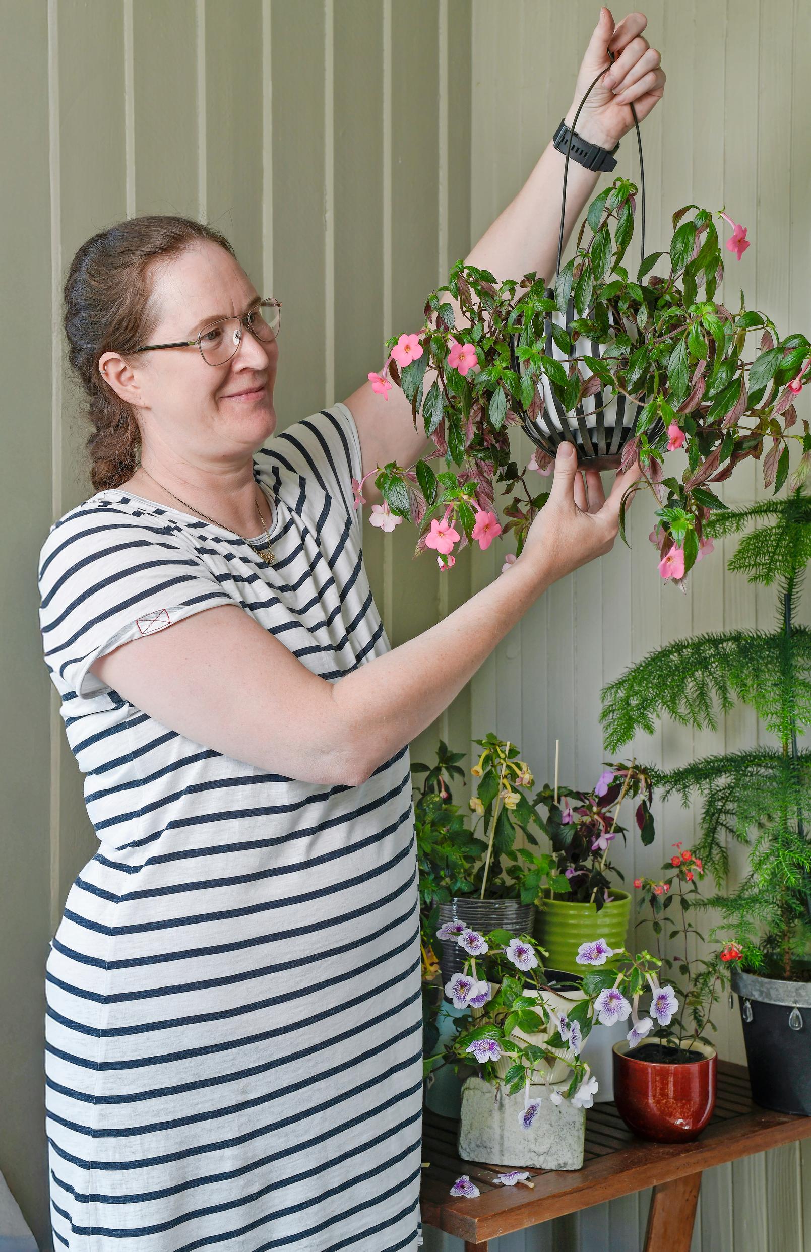 Mustamerenruusu ja Hely Tähkänen