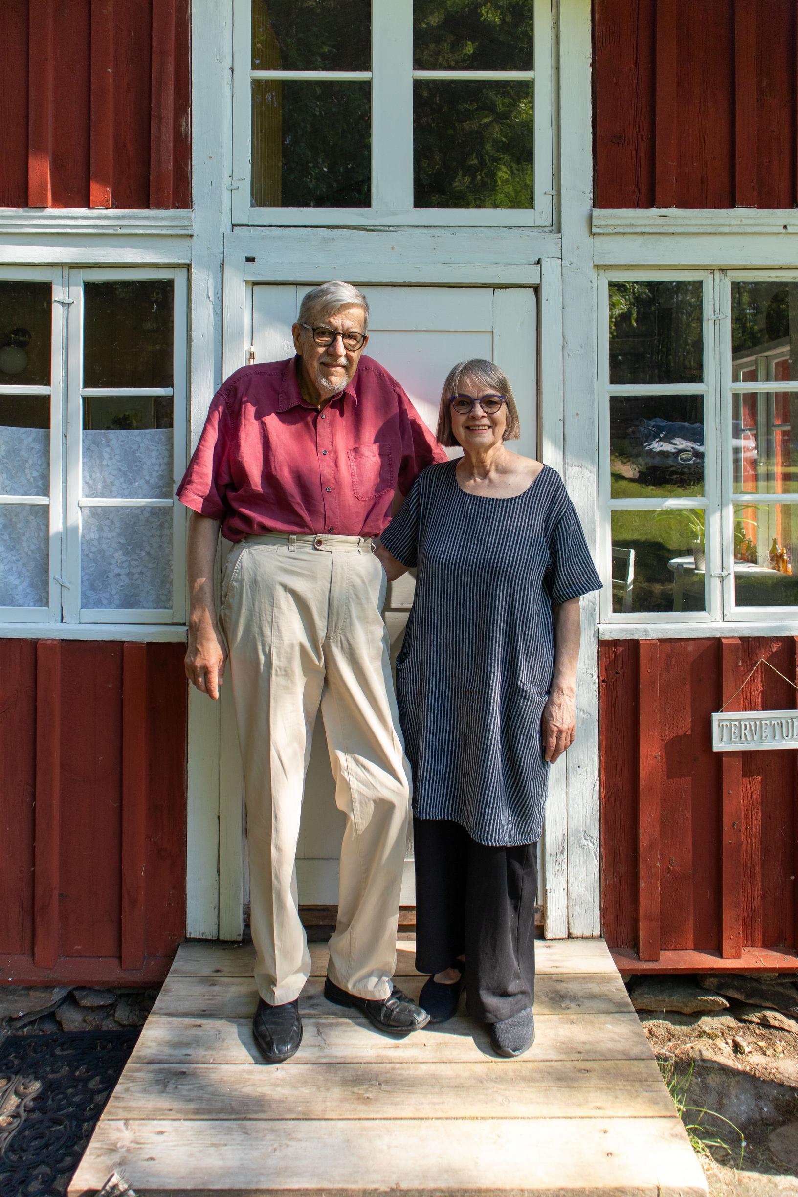 Suomen kaunein koti 2025 -ohjelman voittajat Seppo ja Arja Äikäs