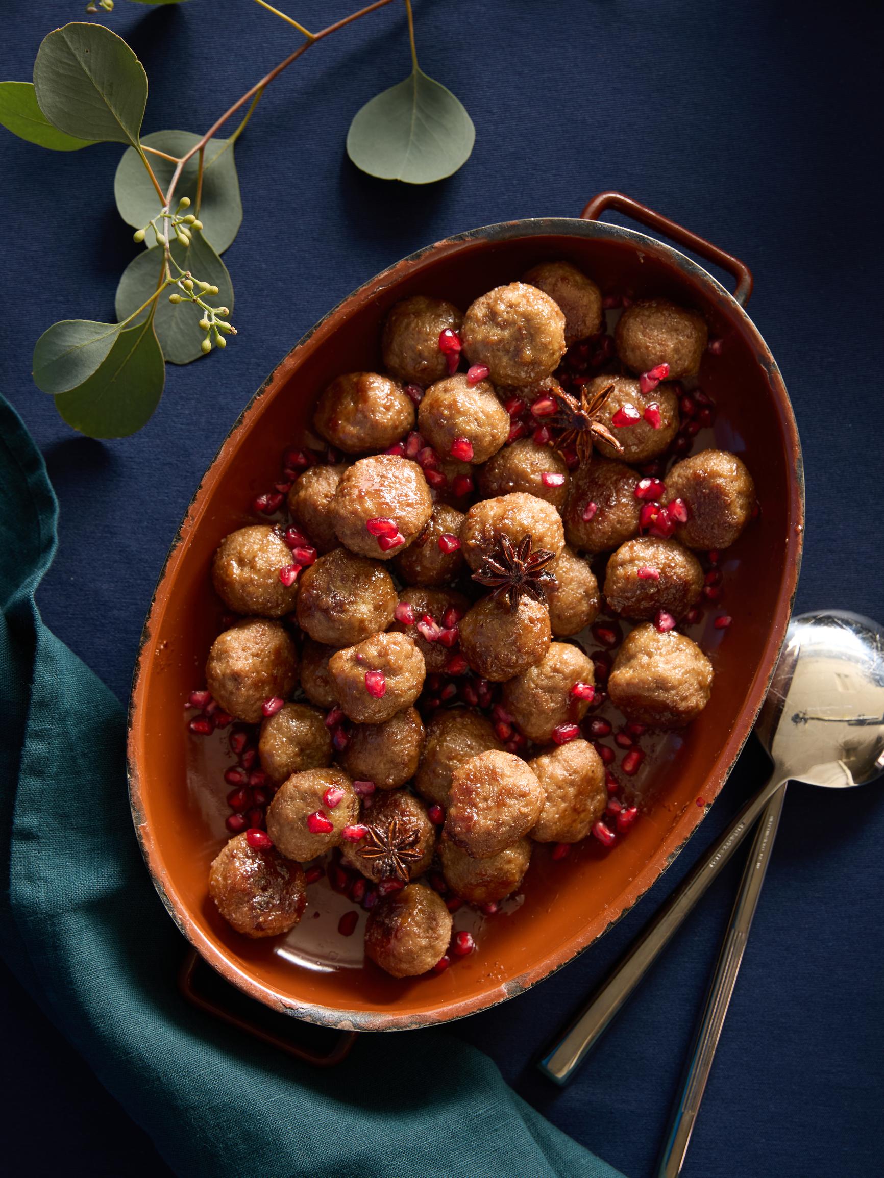 Glaseeratut possupyörykät – granaattiomenakastike viimeistelee pyöryköiden paistopinnan herkulliseksi