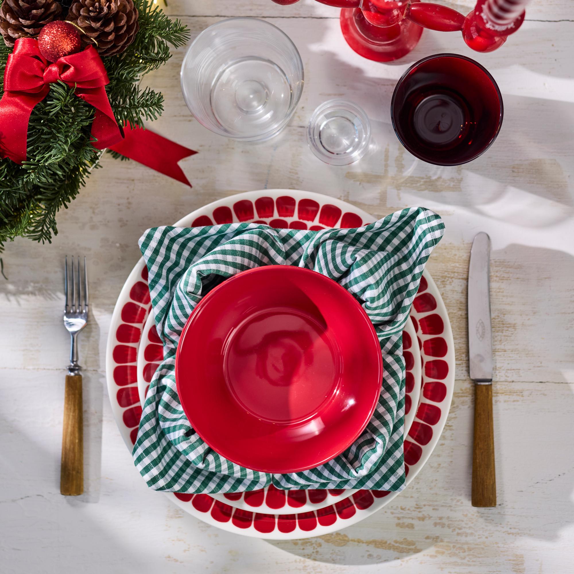 Näin teet näyttävän servettikukan – katso helppo taitteluohje!