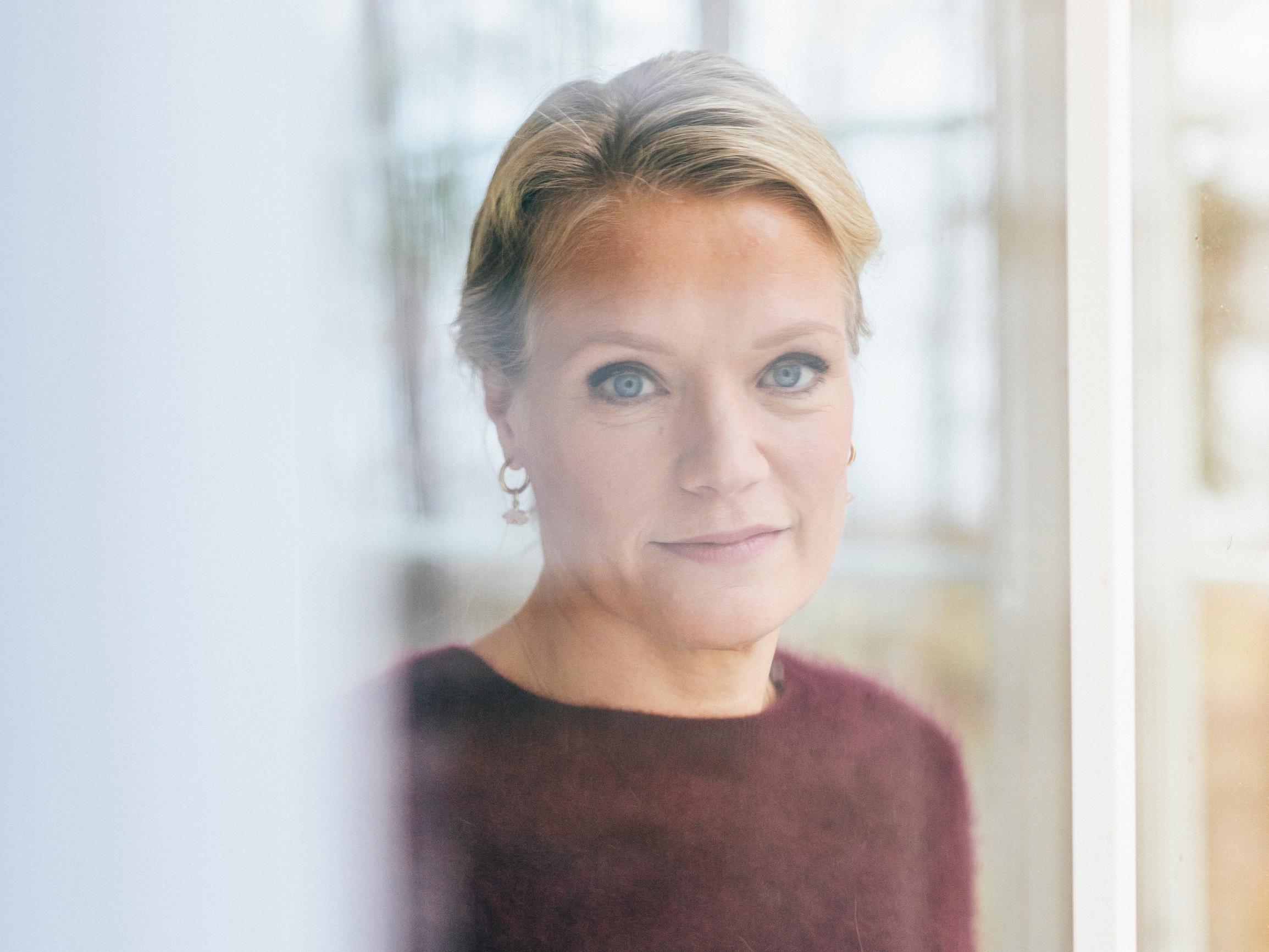 Millä sanoilla lohdutan surevaa? Maaret Kallio neuvoo