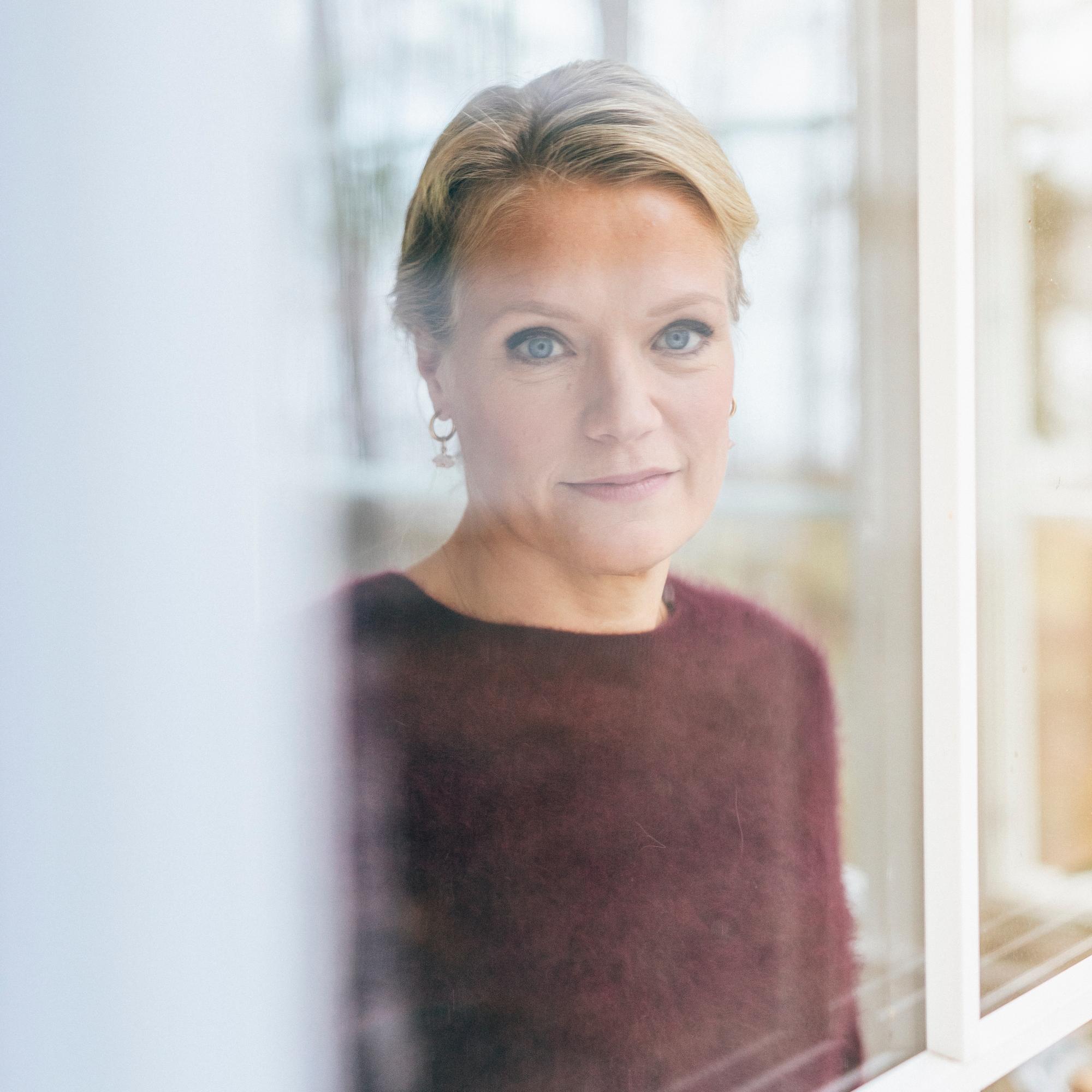 Millä sanoilla lohdutan surevaa? Maaret Kallio neuvoo