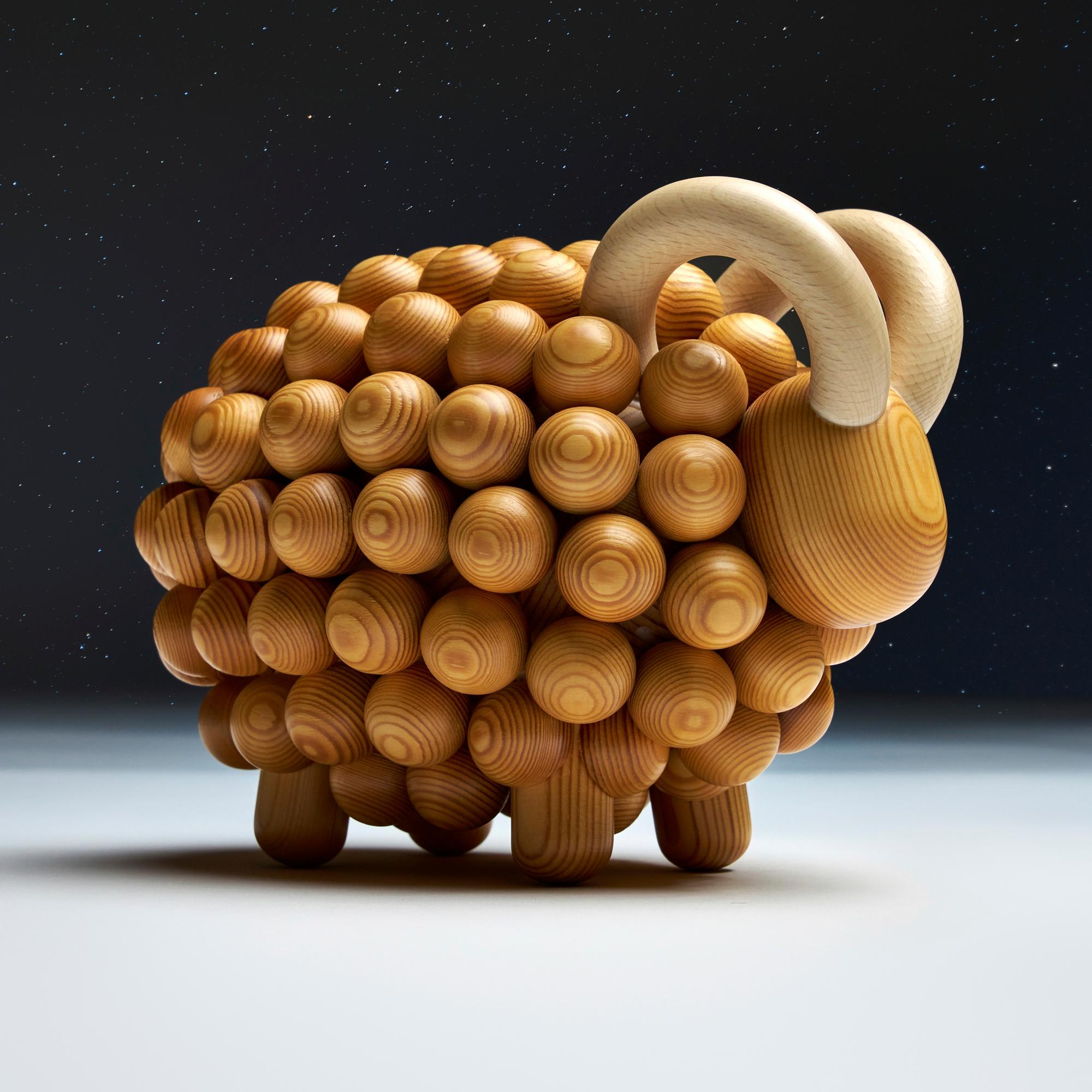 Mistä kiharat puiselle lampaalle? Kaija Aarikan ideasta syntyi rakastettu Pässi, jota keräilijät himoitsevat