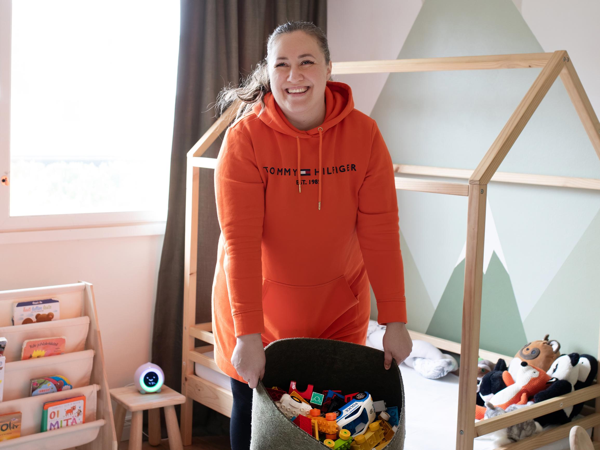 ”Sopii etenkin kiireisille” – Tiina kehitti helpon karsimismetodin, jolla pääsee tavarasta eroon kuin huomaamatta