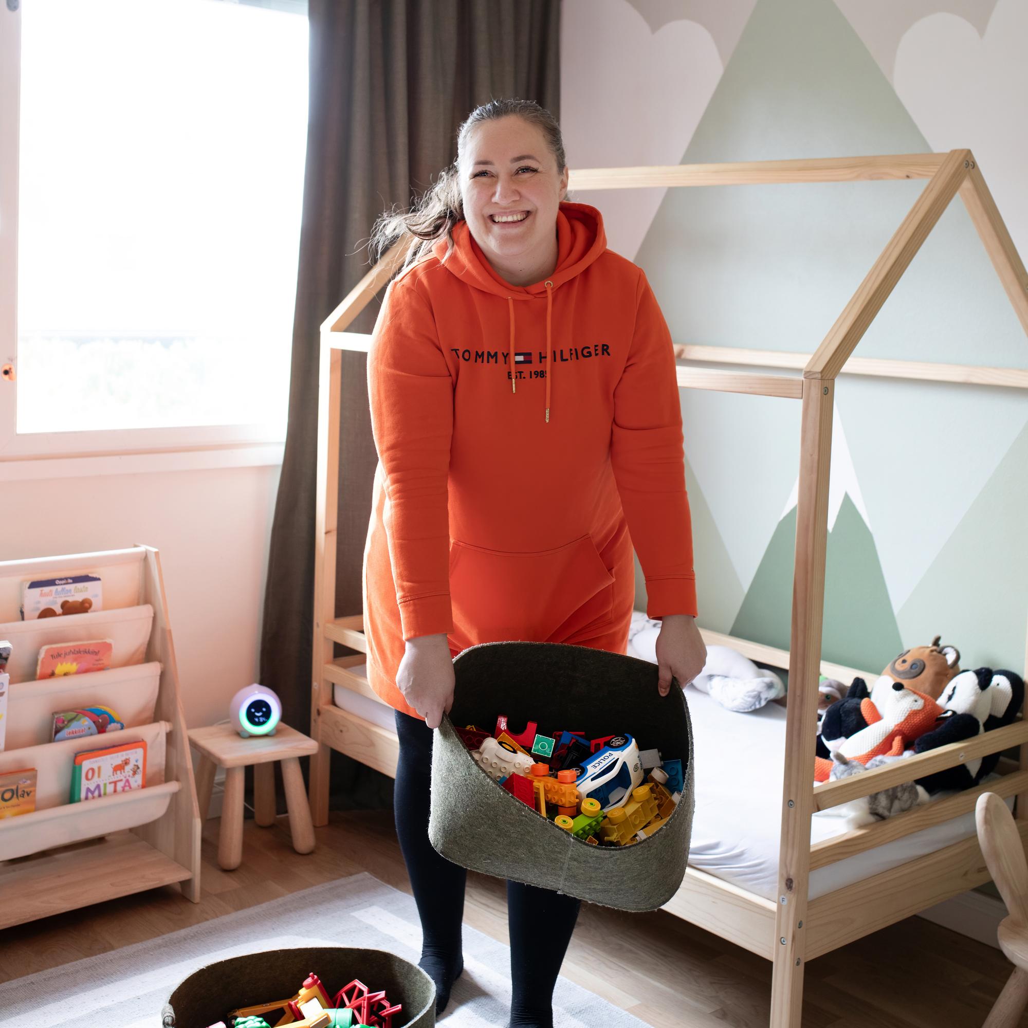 ”Sopii etenkin kiireisille” – Tiina kehitti helpon karsimismetodin, jolla pääsee tavarasta eroon kuin huomaamatta