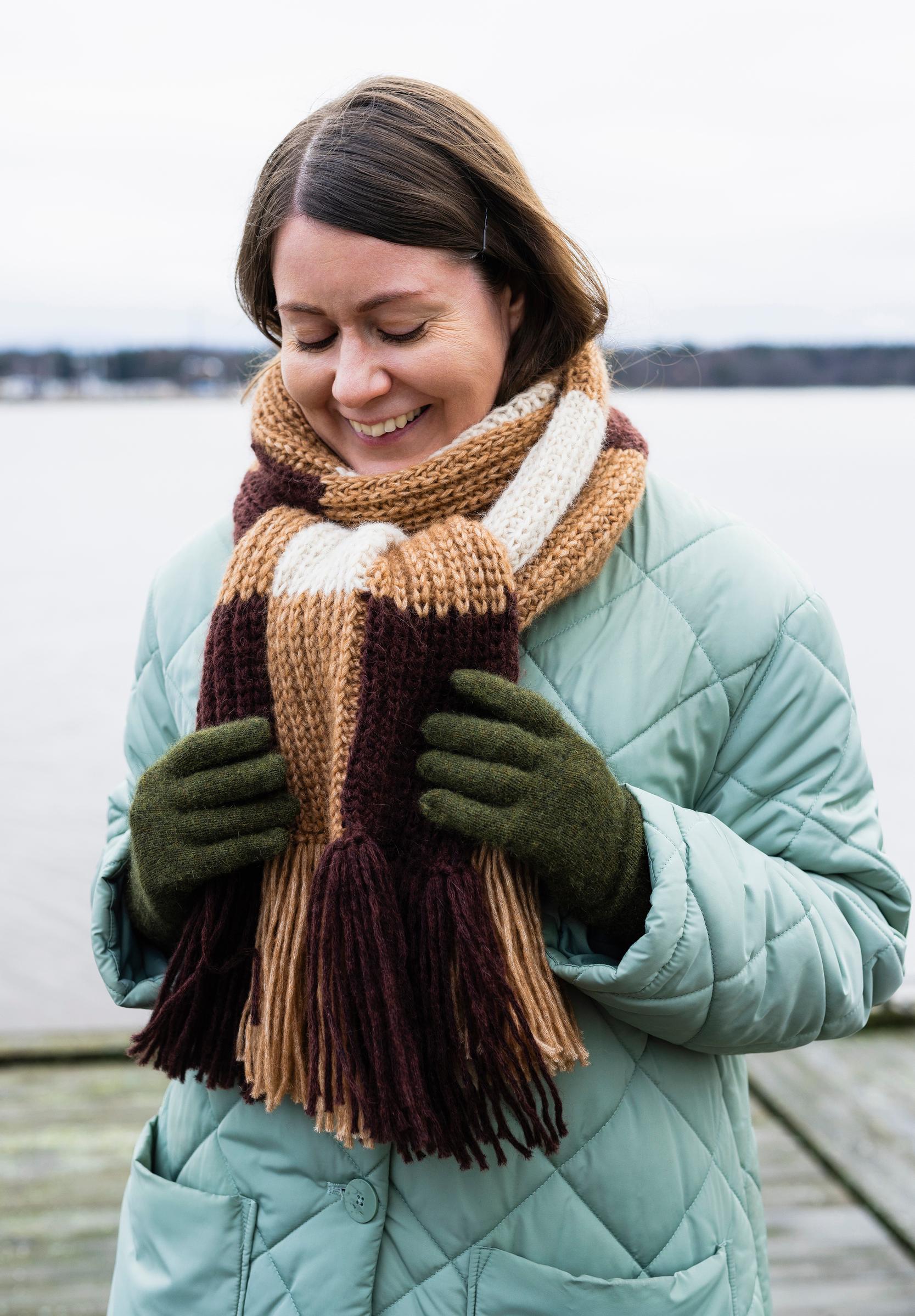 ruutuhuivi, ruudullinen huivi, puolipatenttihuivi, neulottu huivi