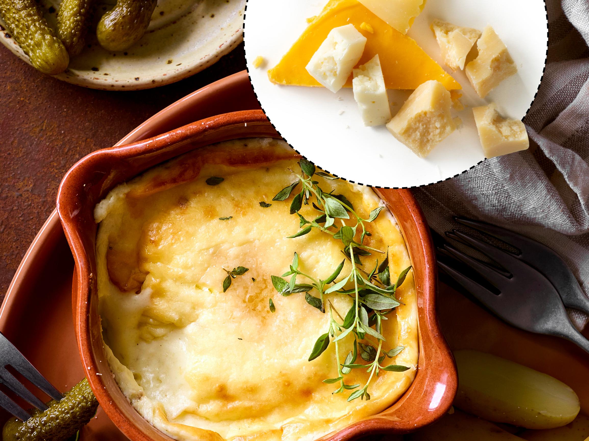 Uunifondue – kukaan ei usko (eikä kenellekään tarvitse kertoa), että tämä juusto­herkku on tehty jämistä!