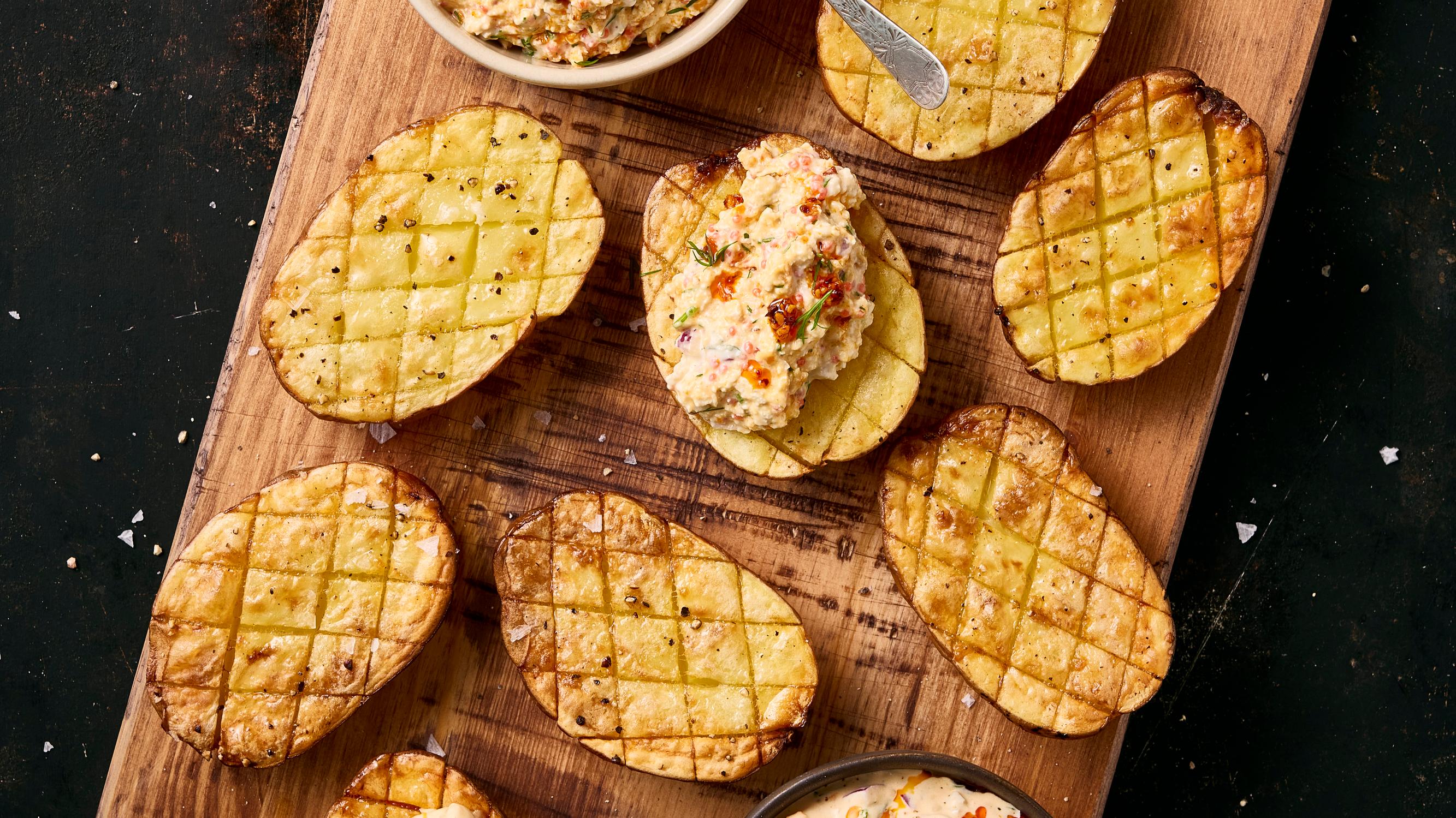 Halkaistu uuniperuna – puolen tunnin uuniperunat ovat ratkaisu äkilliseen uuniperunan himoon