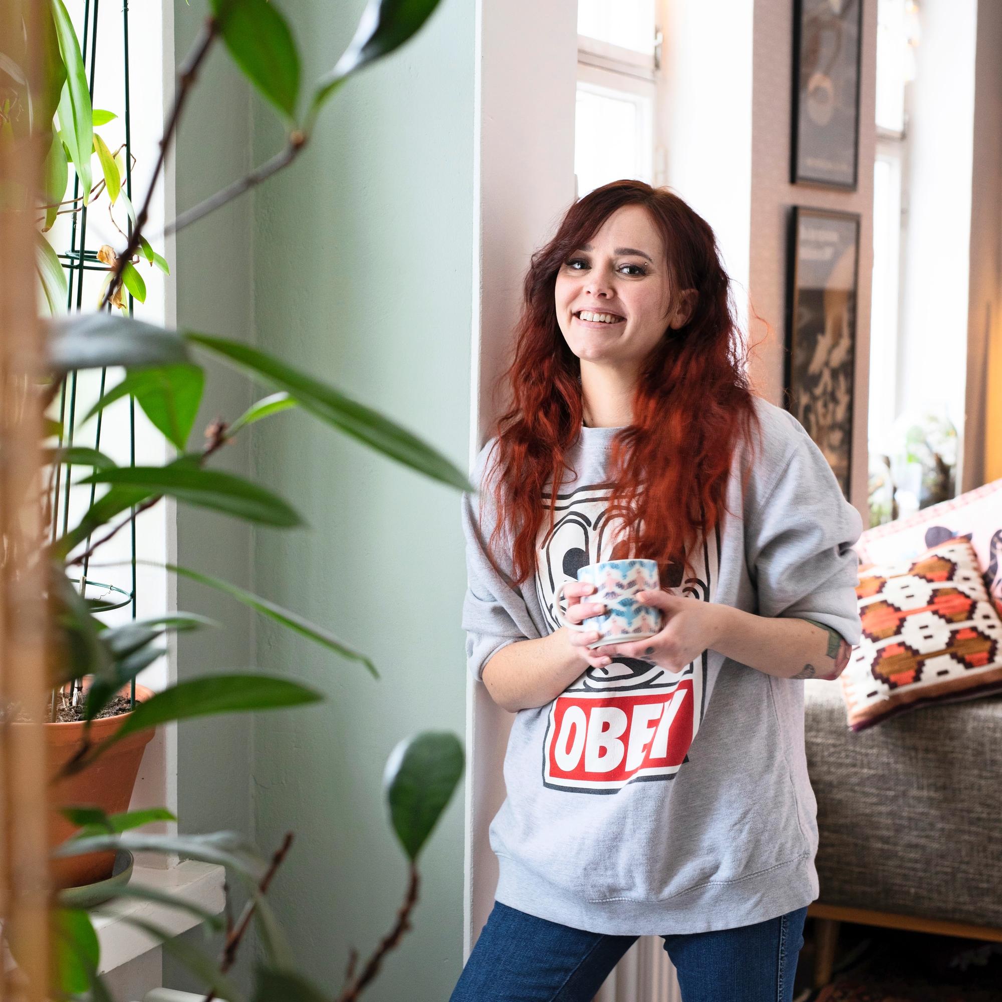 Kuvittaja Jenna Kunnas voi työskennellä tunteja ilman, että ajatus lähtee harhailemaan: ”Piirtäminen auttaa käsittelemään tunteita”