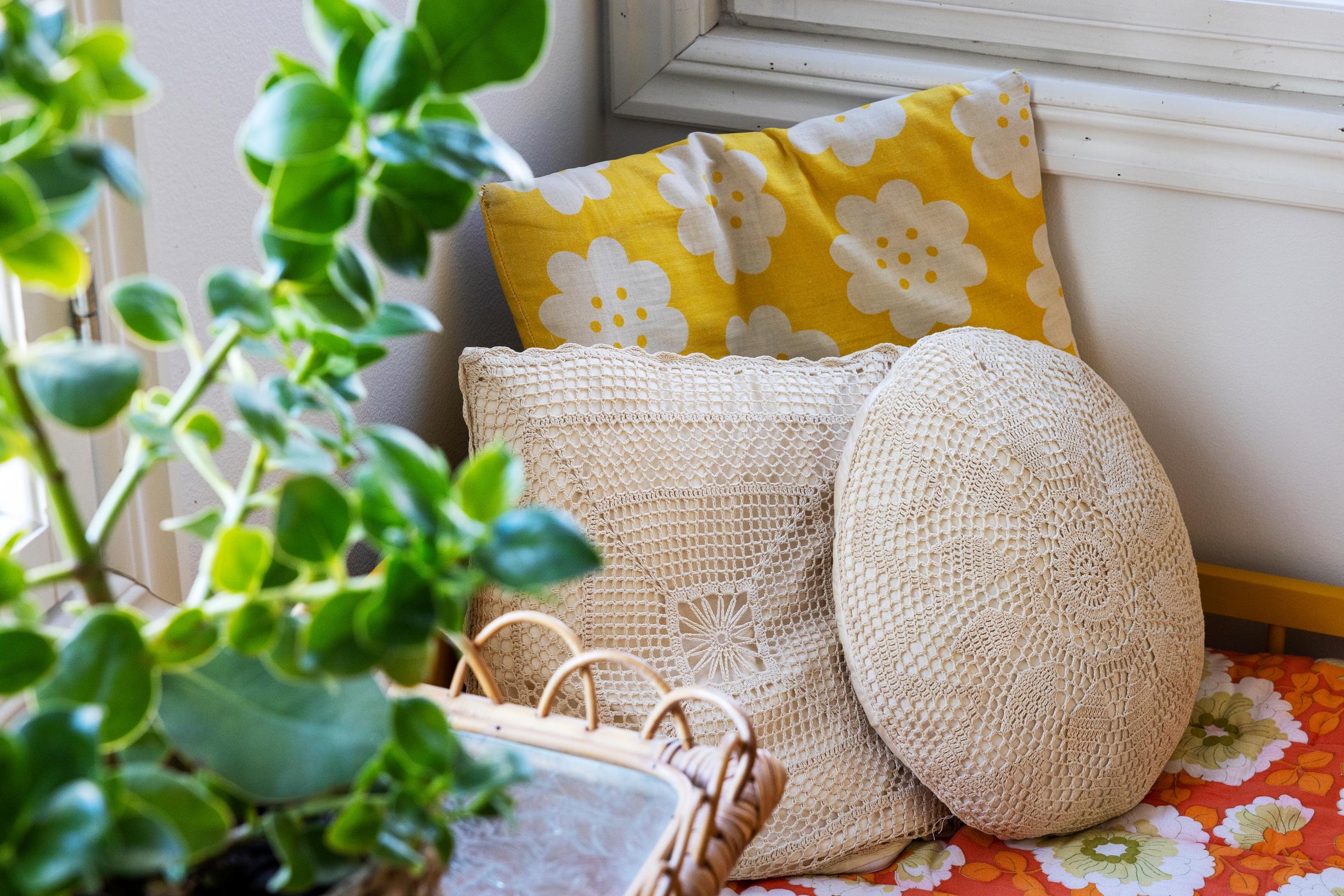 Virkatut tyynyn päälliset.