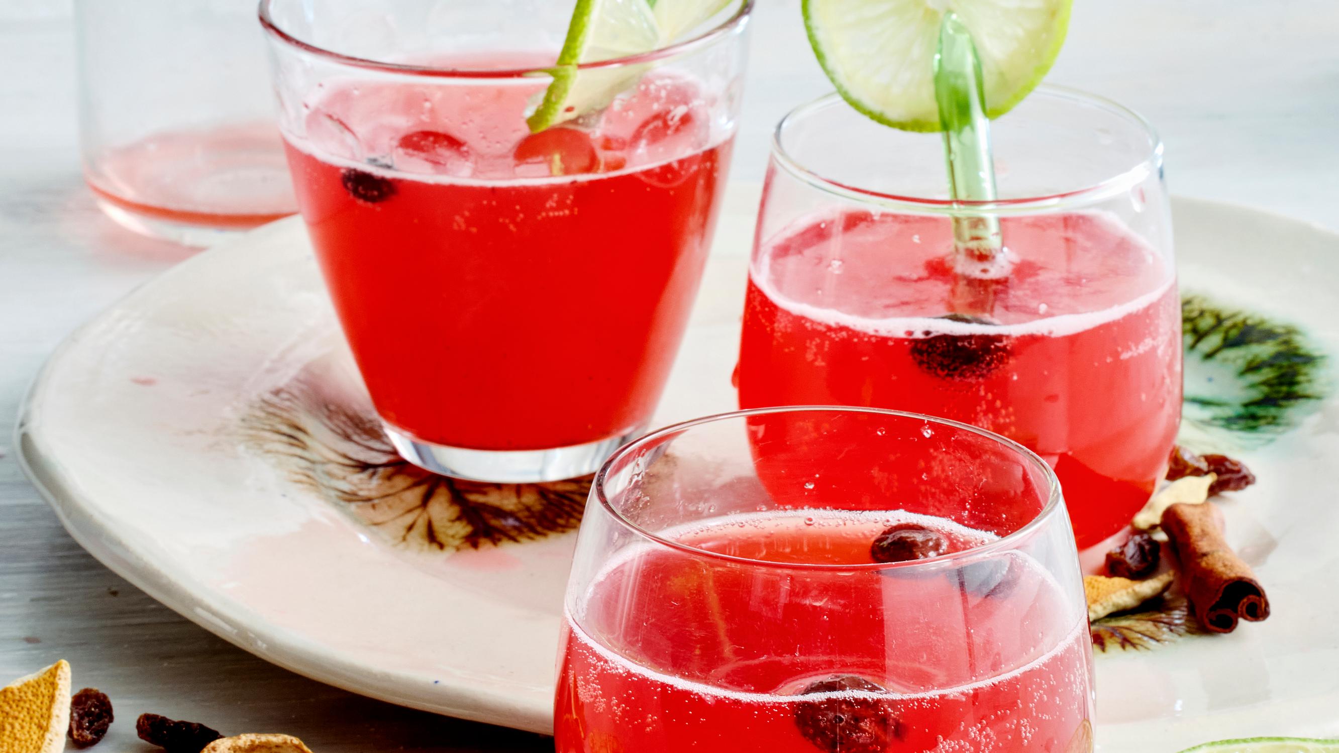 Joulusima – vappujuoma sopii myös kuusijuhlaan! Tässä versiossa maistuu glögimausteet ja puolukka