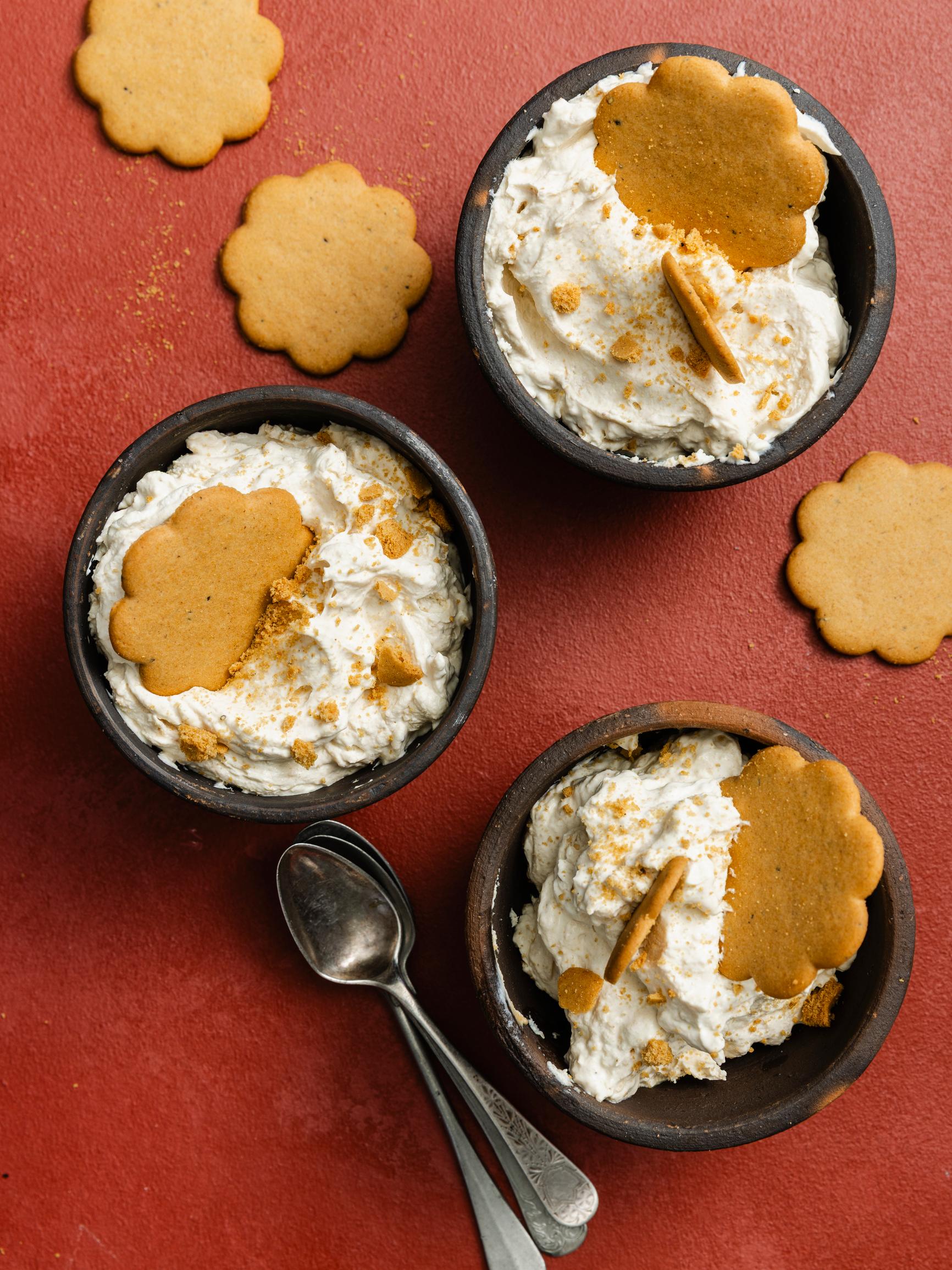 Piparkakkumousse – kuohkea jälkiruoka onnistuu vartissa isollekin porukalle