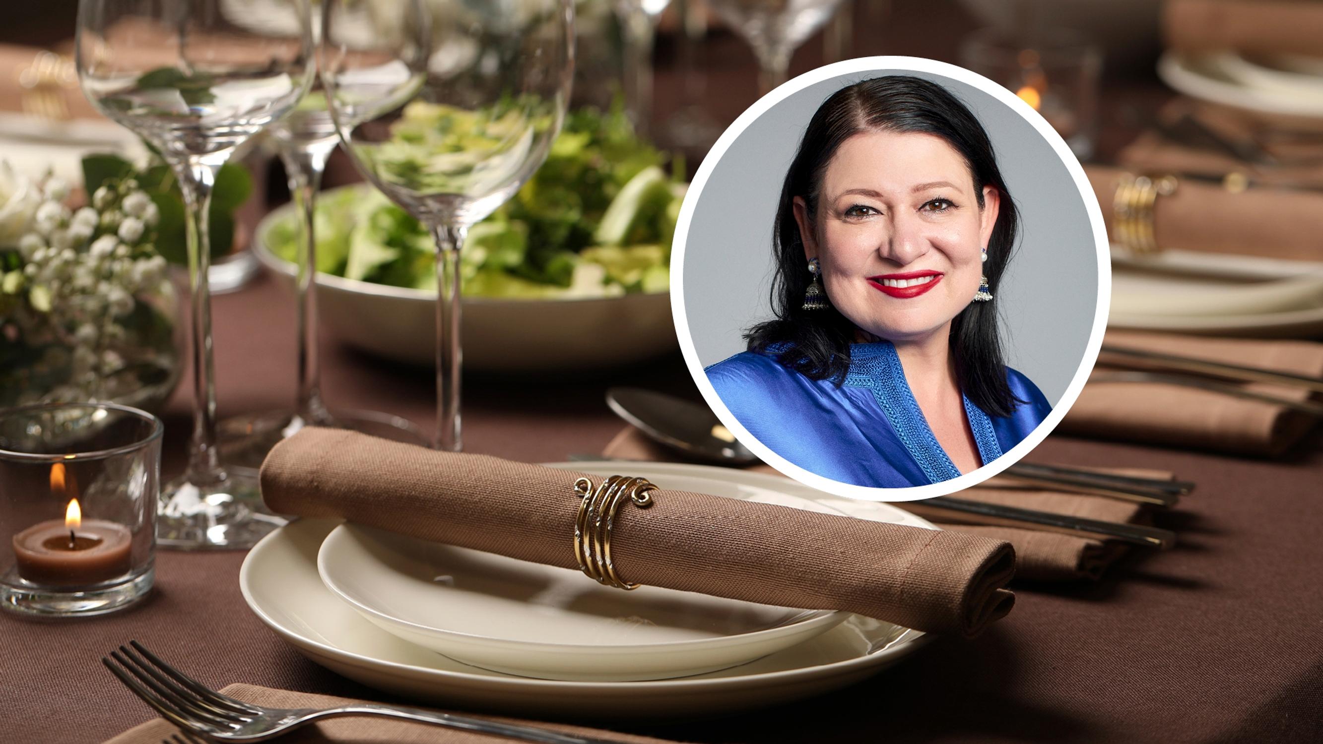 Saako ravintolassa syödä lippis päässä – entä voiko pöydässä somettaa? Tapaseuran puheenjohtaja pohtii, osaammeko käyttäytyä ravintolassa