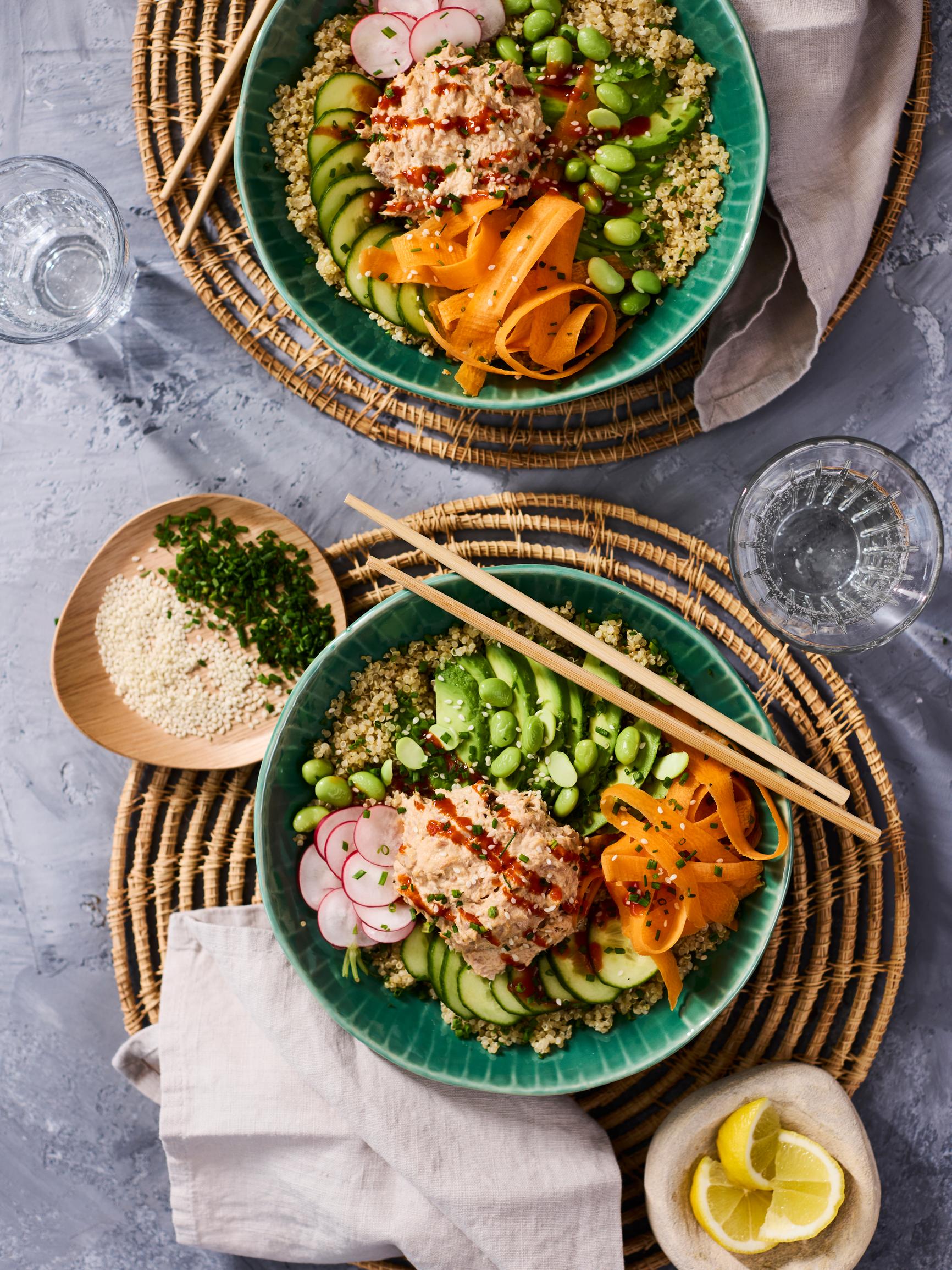 Spicy tuna bowl – värikäs kulho kvinoaa, tonnikalaa ja vihreää rapeutta