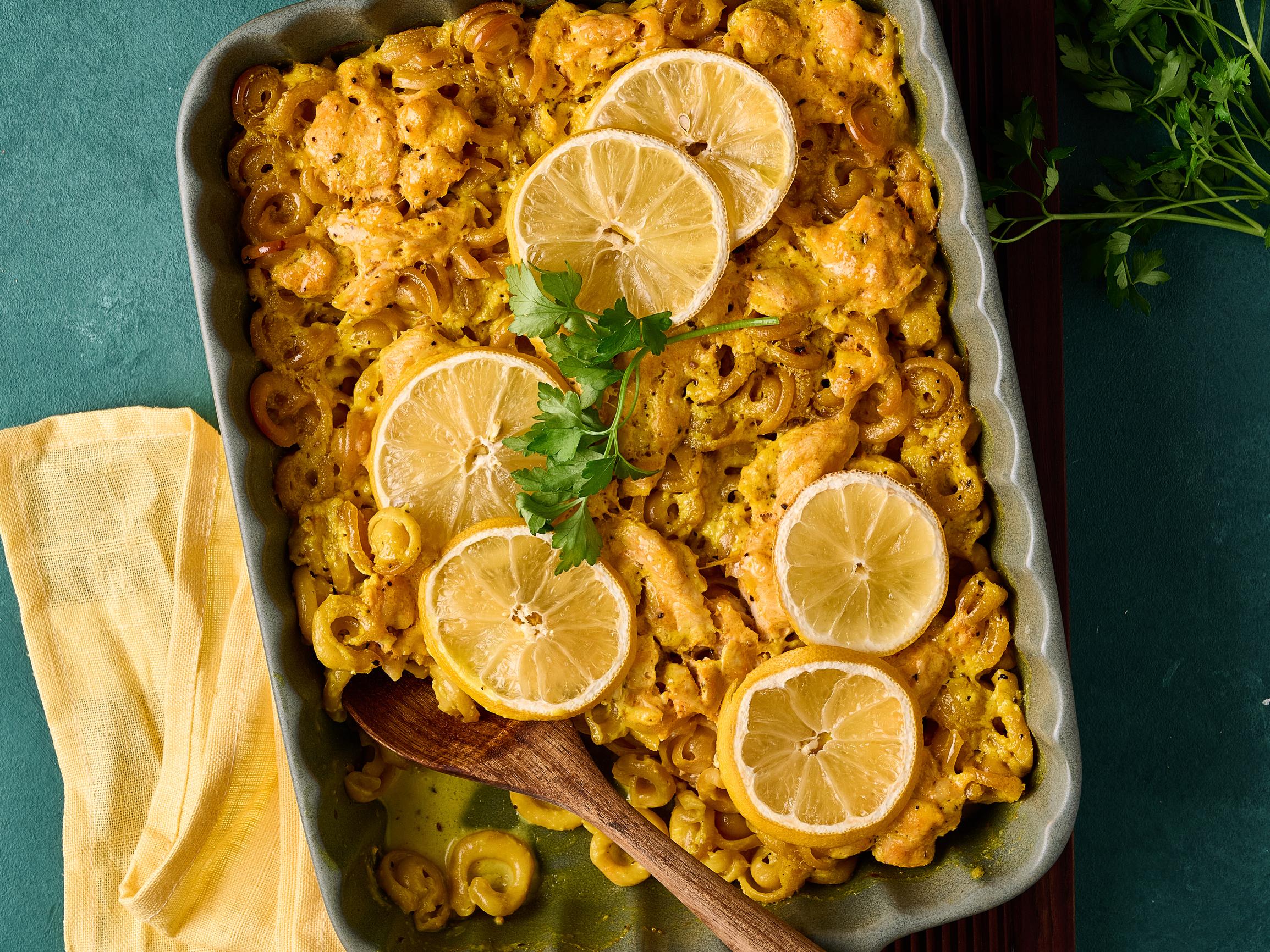 Sitruunainen kanapastavuoka valmistetaan pollo limonellon tyyliin – viidessä minuutissa uuniin!