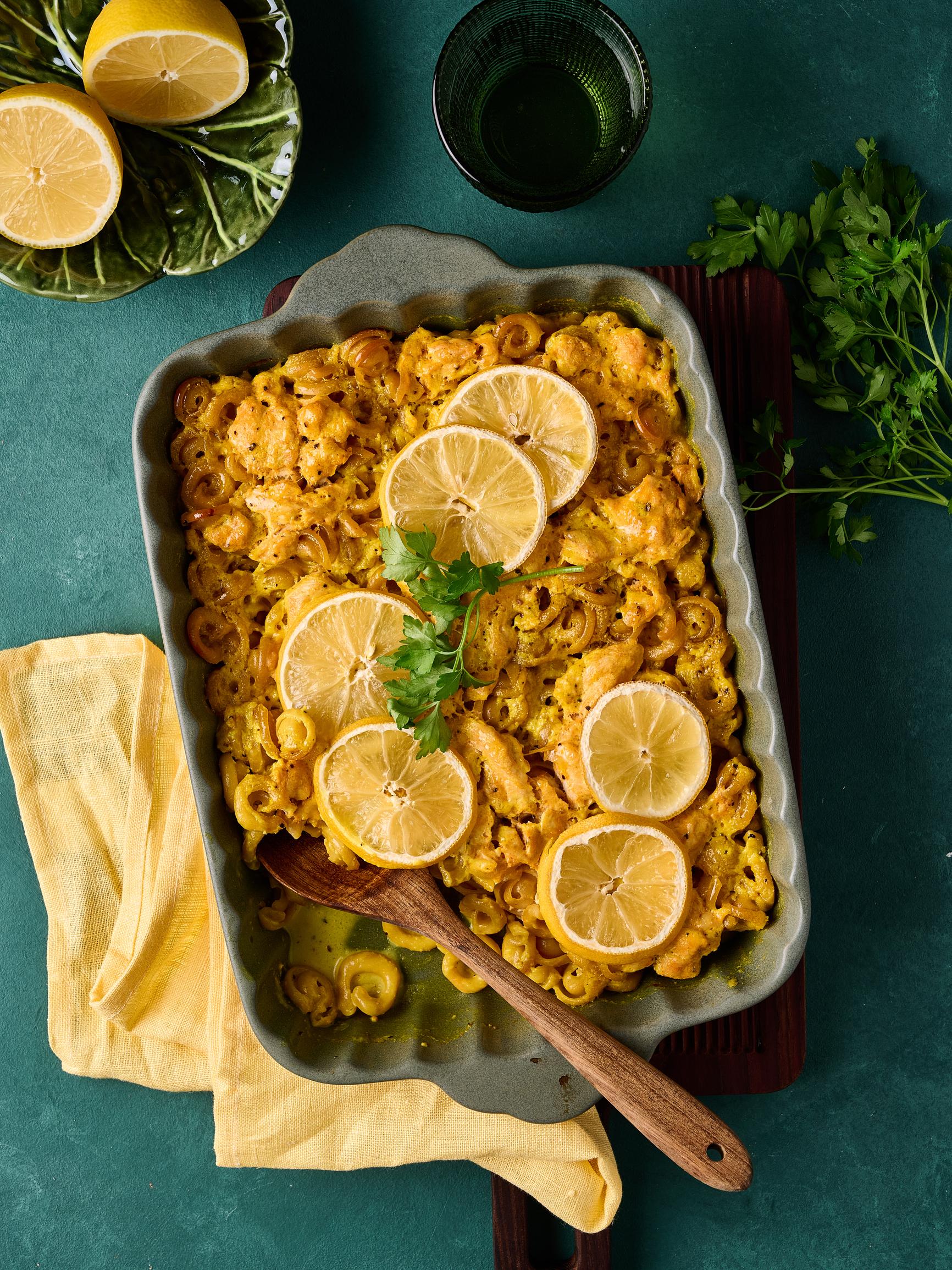 Sitruunainen kanapastavuoka valmistetaan pollo limonellon tyyliin – viidessä minuutissa uuniin!