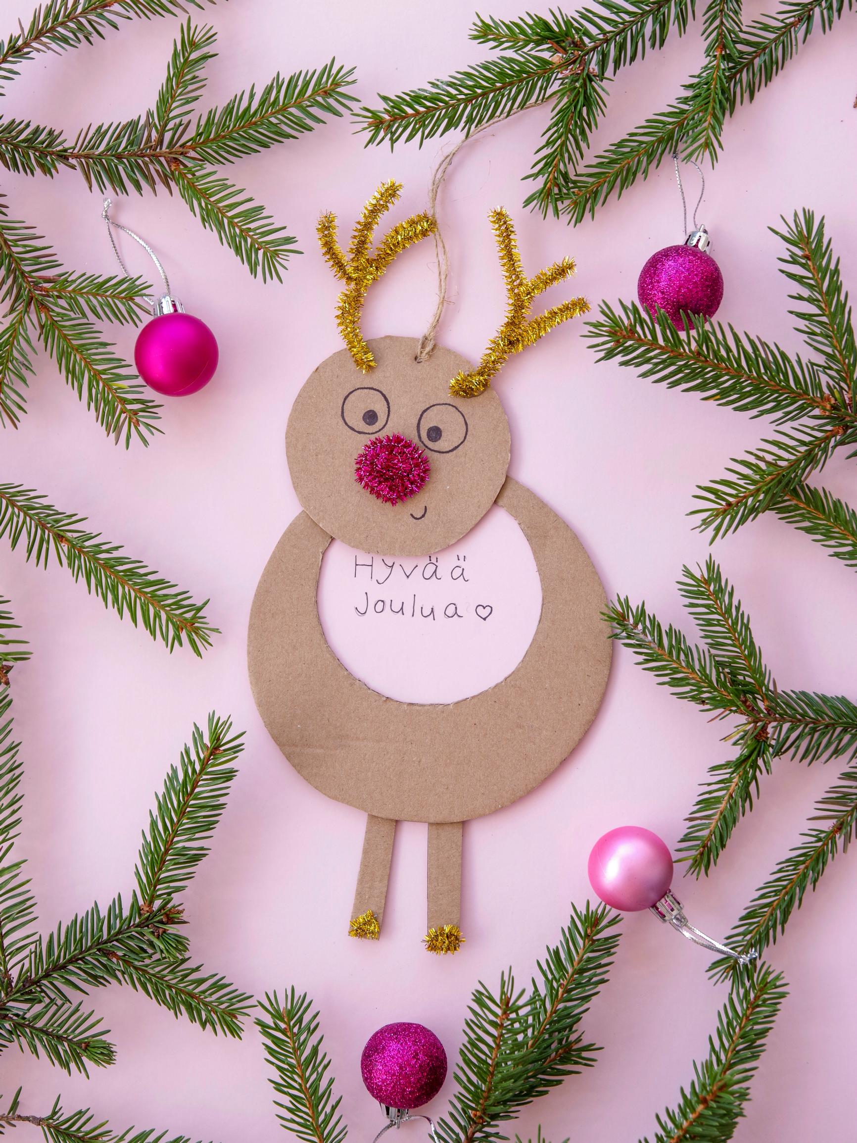 Iloinen porojoulukortti on samalla kuusenkoriste – katso helppo ohje ja lähetä Petteri matkaan