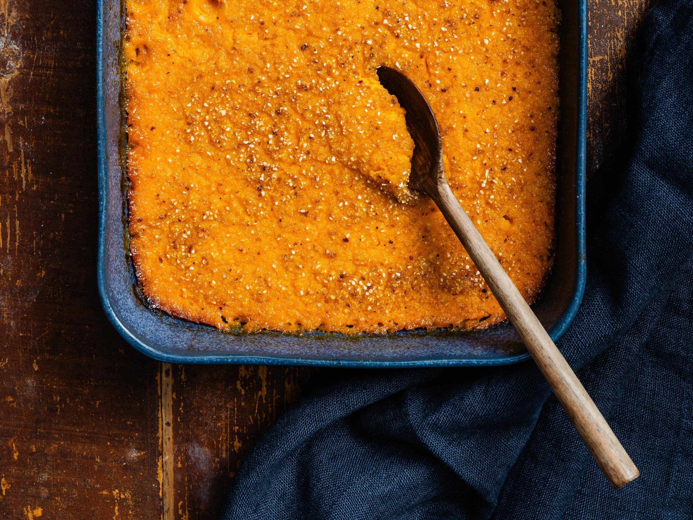 Bataatti-porkkanalaatikko – tee helppo joululaatikko valmissoseesta 