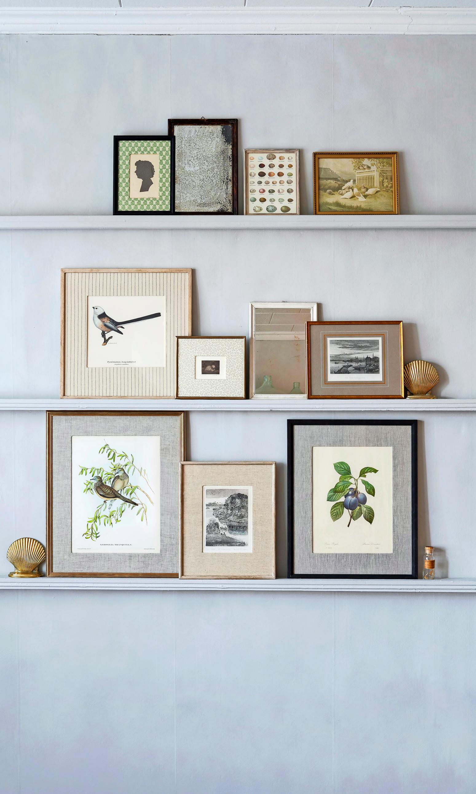 Uusi elämä vanhalle taululle – Katja Rinkinen toteutti edullisen tauluseinän kirppiskehyksillä ja jämäkankailla